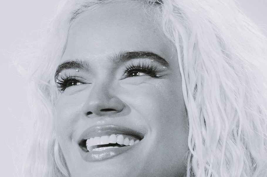 ¡Karol G en bikini! Filtran foto sin filtros y fans la llenan de piropos