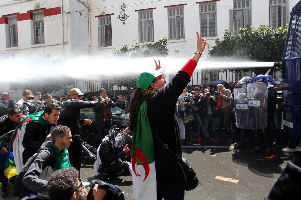 Presidente del Senado argelino es nombrado Jefe de Estado Interino en medio de protestas