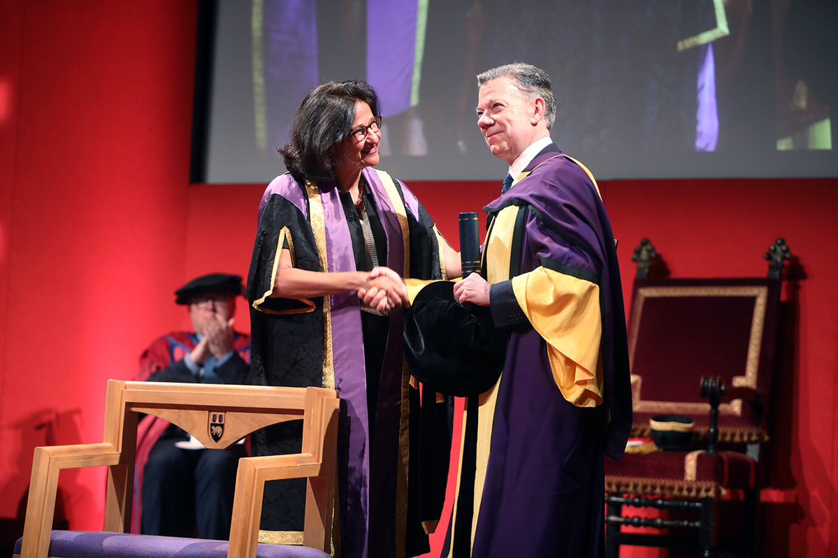 Santos recibe doctorado honoris causa del “London School of Economics”