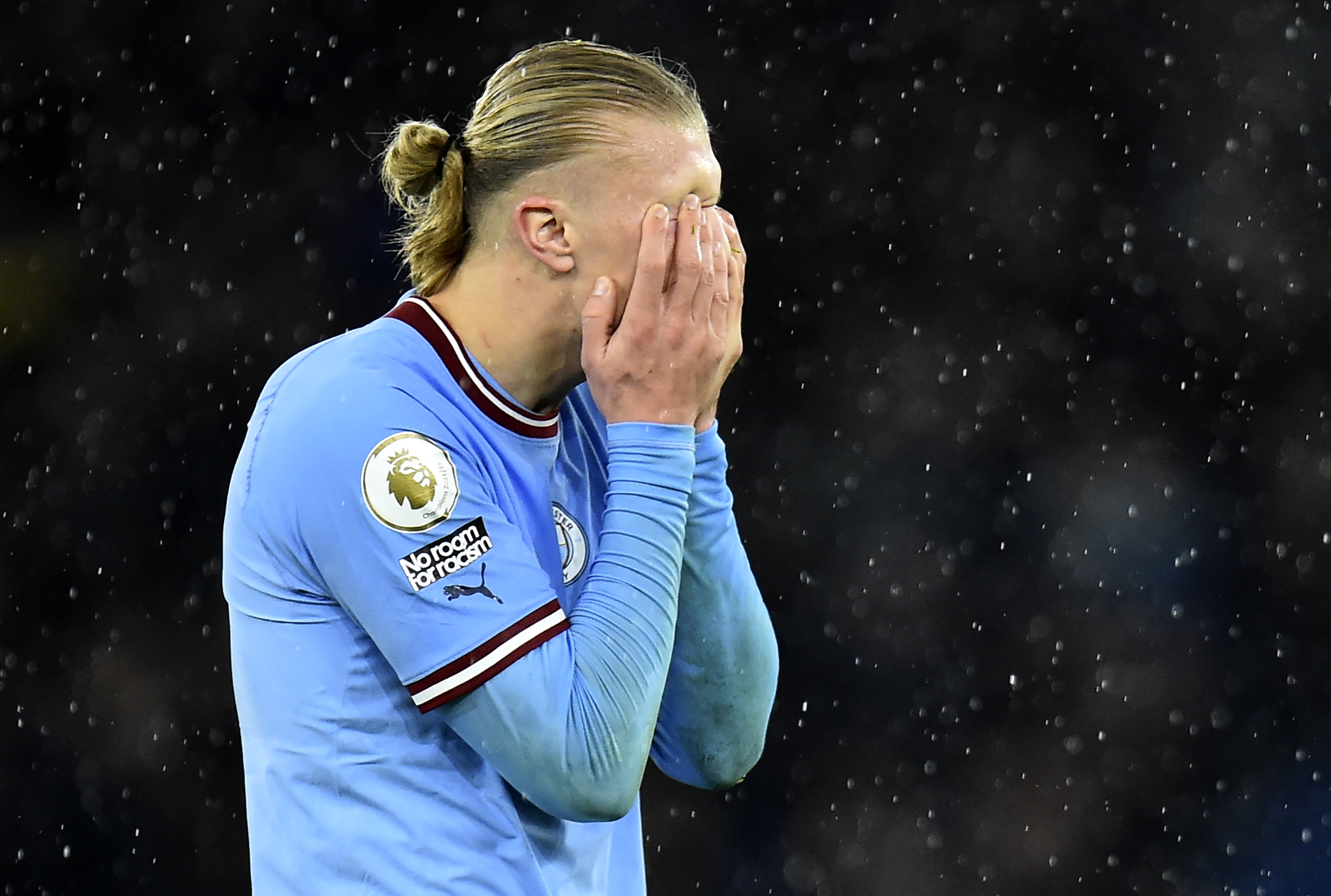 Manchester (United Kingdom), 31/12/2022.- Erling Haaland of Manchester City reacts after the English Premier League soccer match between Manchester City and Everton in Manchester, Britain, 31 December 2022. (Reino Unido) EFE/EPA/Peter Powell EDITORIAL USE ONLY. No use with unauthorized audio, video, data, fixture lists, club/league logos or 'live' services. Online in-match use limited to 120 images, no video emulation. No use in betting, games or single club/league/player publications