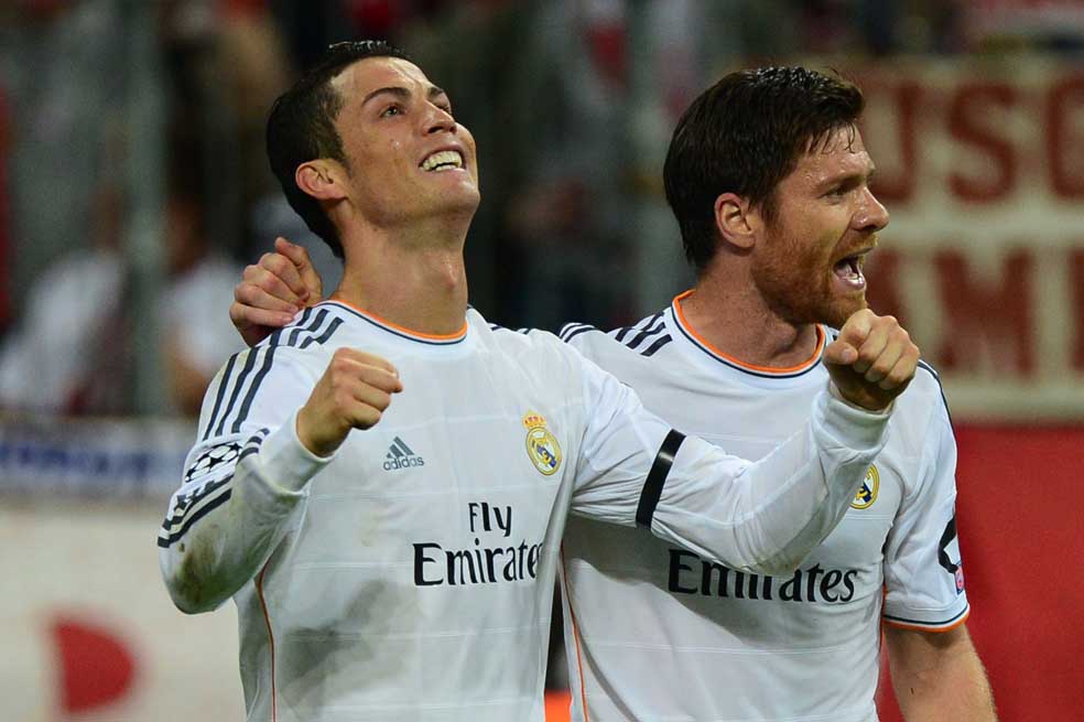Xabi Alonso (der.), junto a Cristiano Ronaldo.