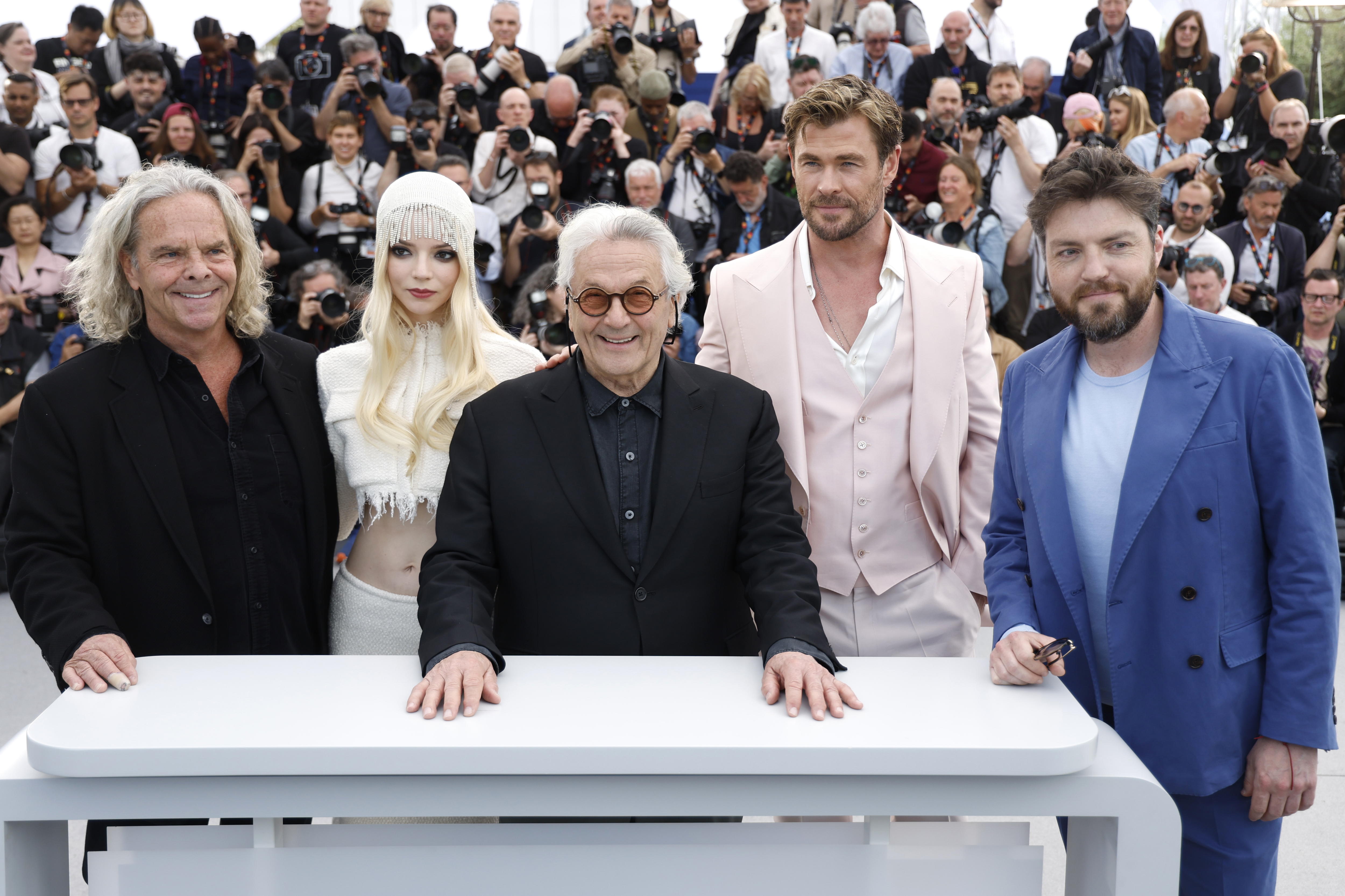 Cannes (France), 16/05/2024.- (L-R) Producer Doug Mitchell, Anya Taylor-Joy, director George Miller, Chris Hemsworth and Tom Burke attend the photocall for 'Furiosa: A Mad Max Saga' during the 77th annual Cannes Film Festival, in Cannes, France, 16 May 2024. The movie is presented out of competition of the festival which runs from 14 to 25 May 2024. (Cine, Francia) EFE/EPA/SEBASTIEN NOGIER