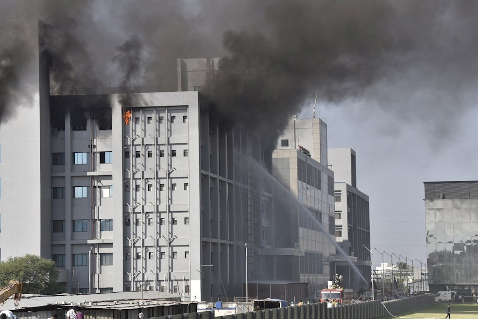 Al menos cinco muertos en el incendio de la sede del mayor fabricante de vacunas del mundo