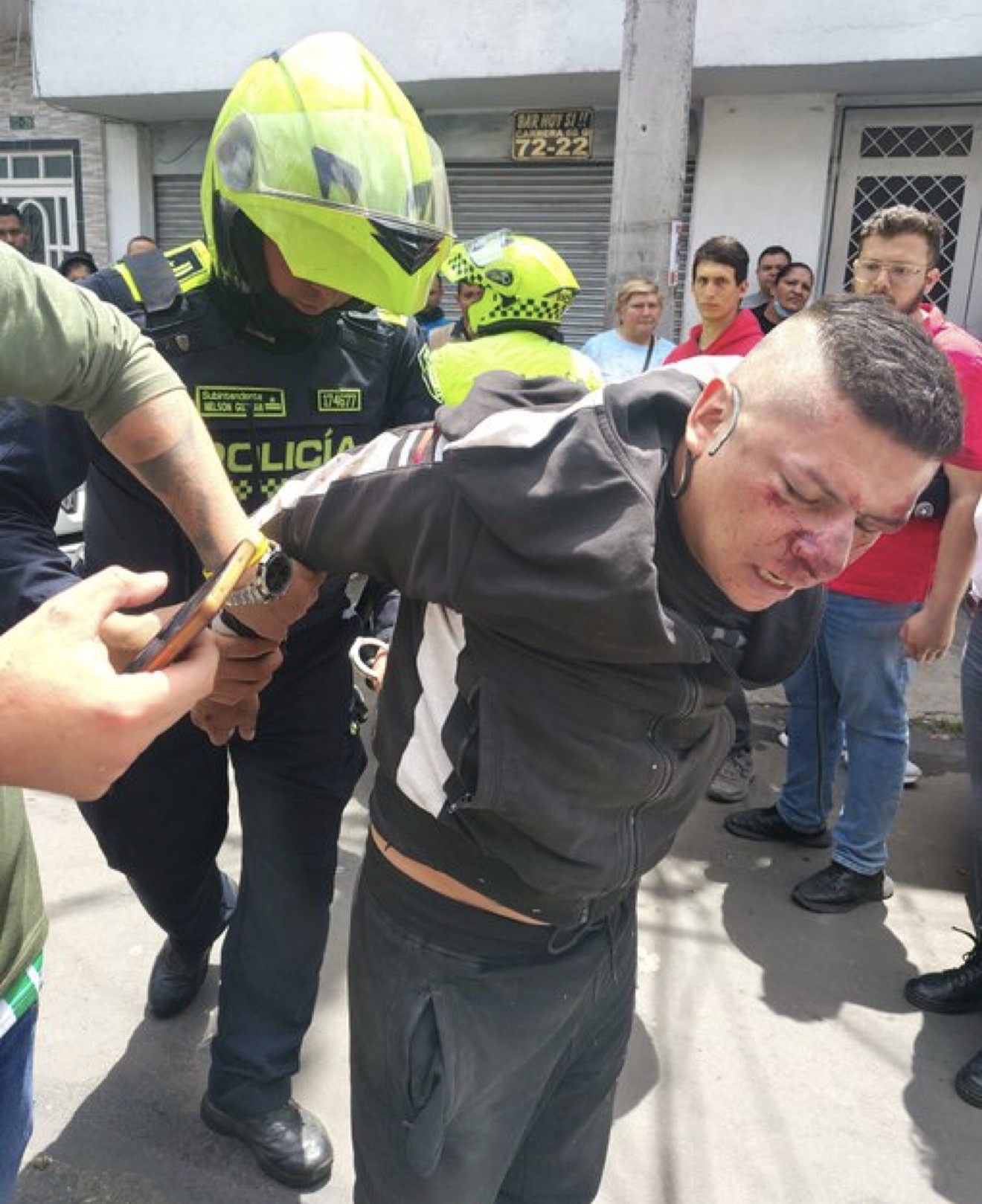 Vecinos frustran intento de hurto de vehículo en Engativá. Ladrón recibió una golpiza