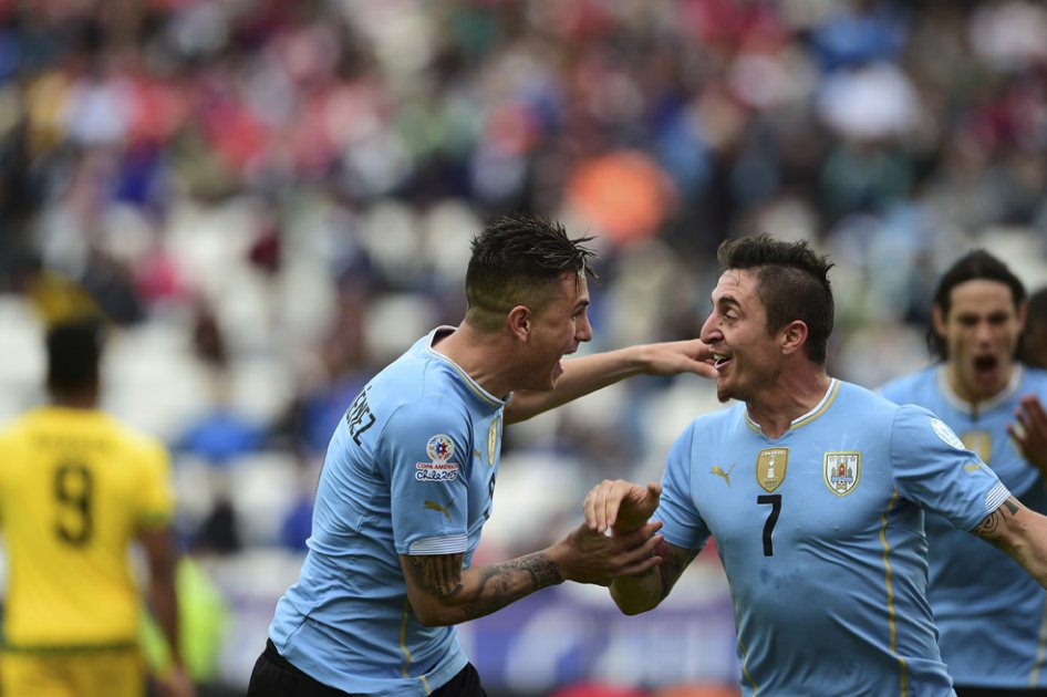 Uruguay gana pero no convence