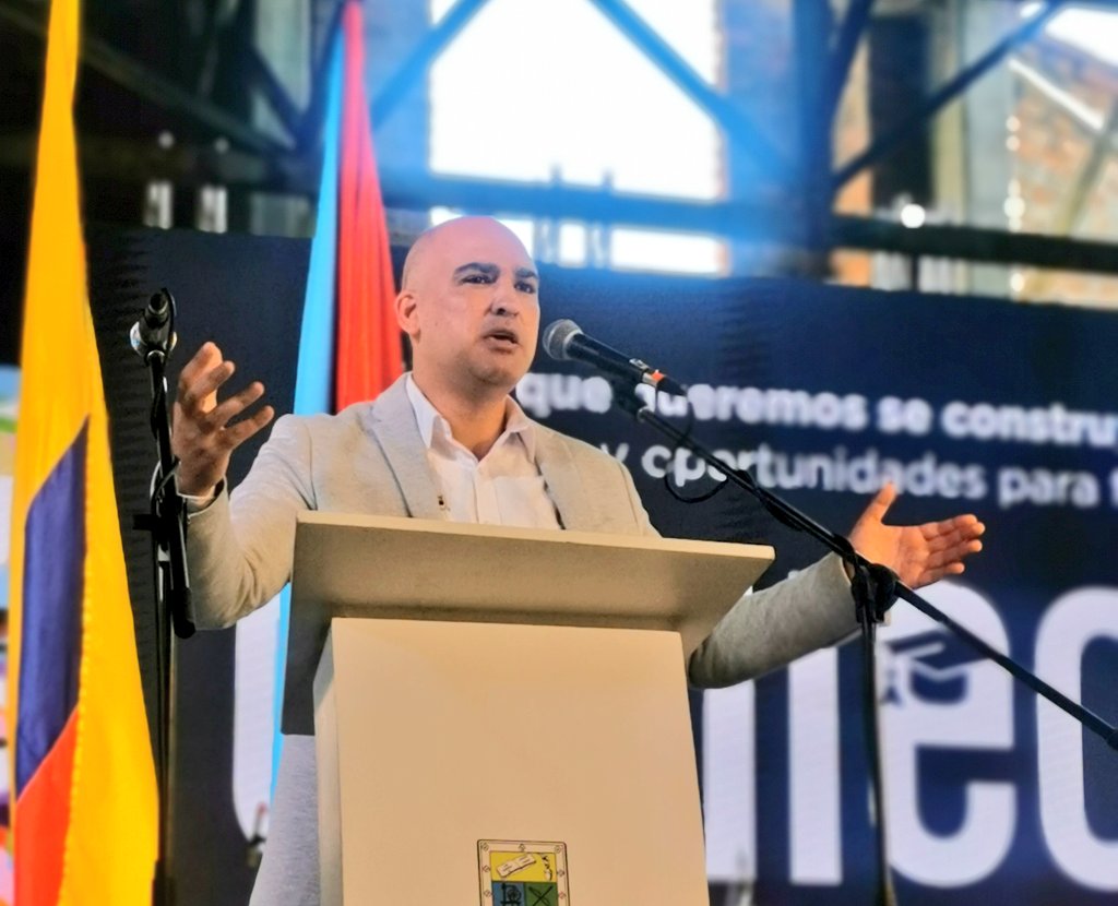 ¿Qué hay detrás de la salida del alcalde de Bello, Andrés Pérez?