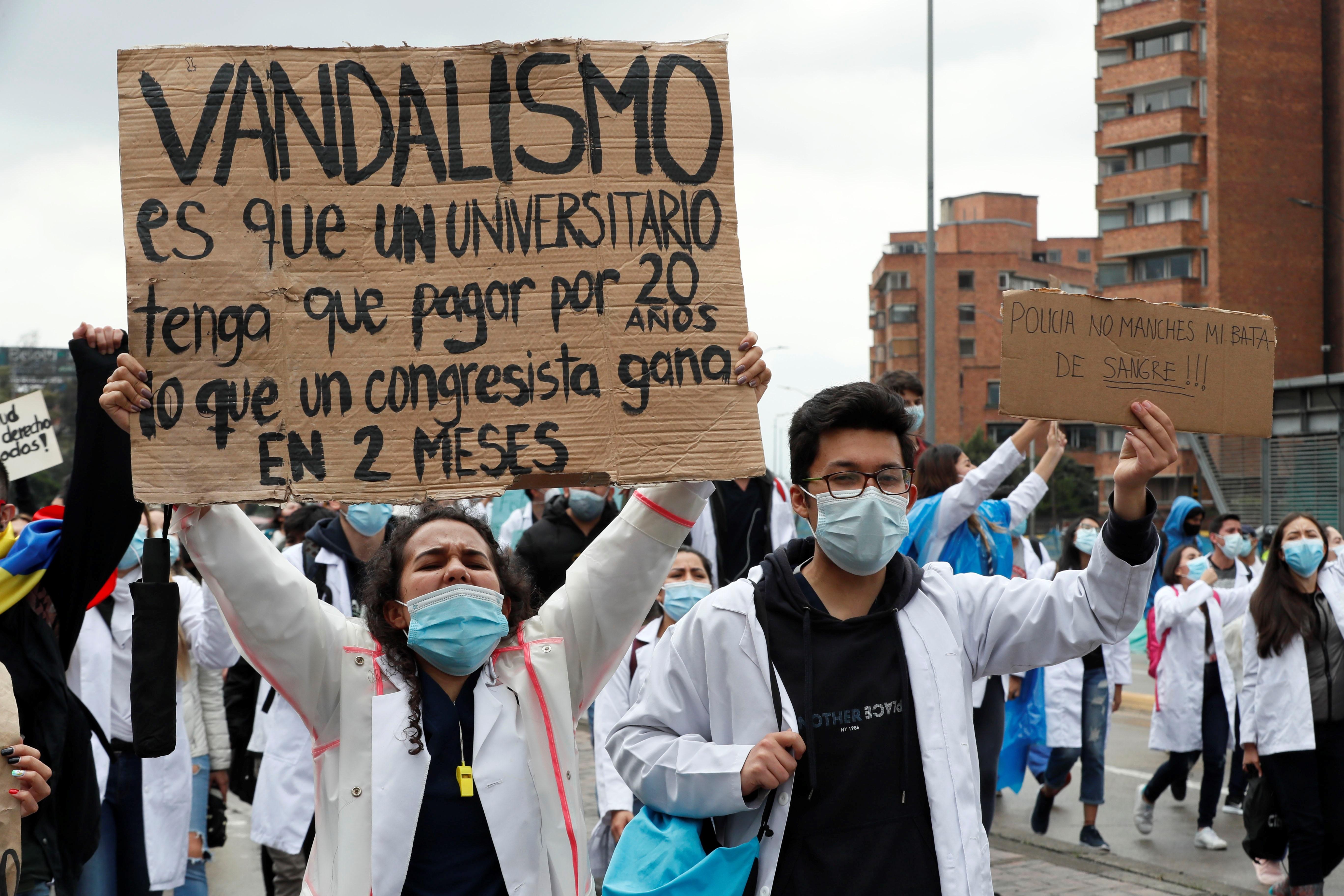 Reforma a la salud: entre el descontento, el paro, la política y las “fake news”