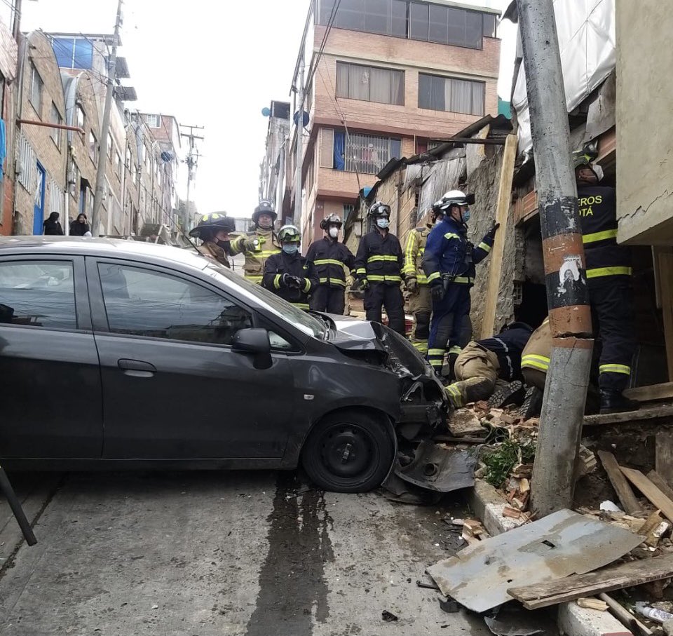 Un vehículo particular se estrelló contra una vivienda al norte de Bogotá