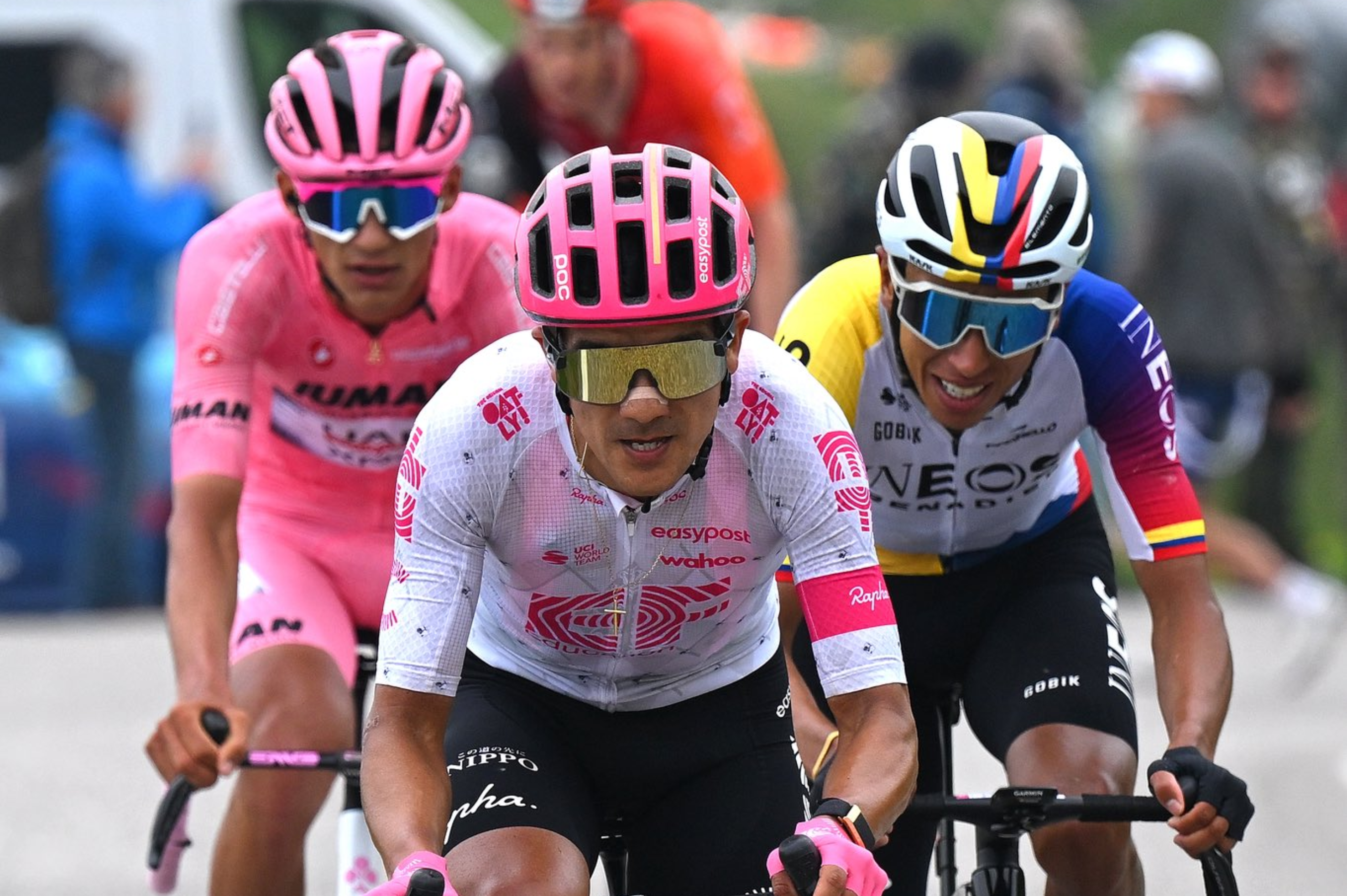 Egan Bernal promete “el apocalipsis” en la tercera semana del Giro de Italia 2025