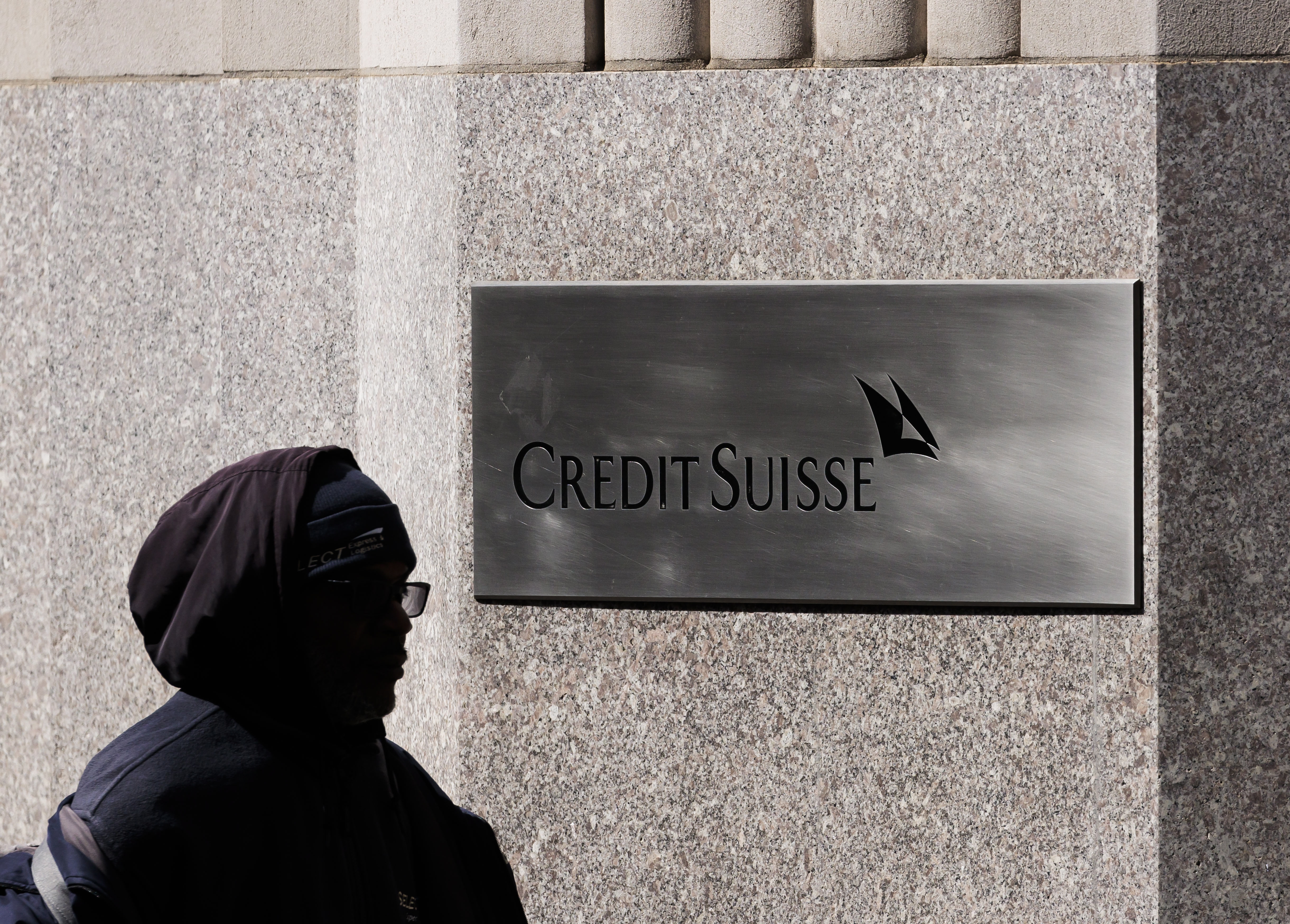 New York (United States), 16/03/2023.- A sign outside of Credit Suisse bank's offices in New York, New York, USA, 16 March 2023. Credit Suisse shares were up on 16 March as investors reacted to news that Switzerland's central bank was to loan the bank money. (Suiza, Estados Unidos, Nueva York) EFE/EPA/JUSTIN LANE