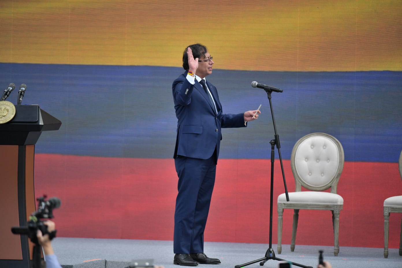 Gustavo Petro tomando juramento como presidente de la República de Colombia.