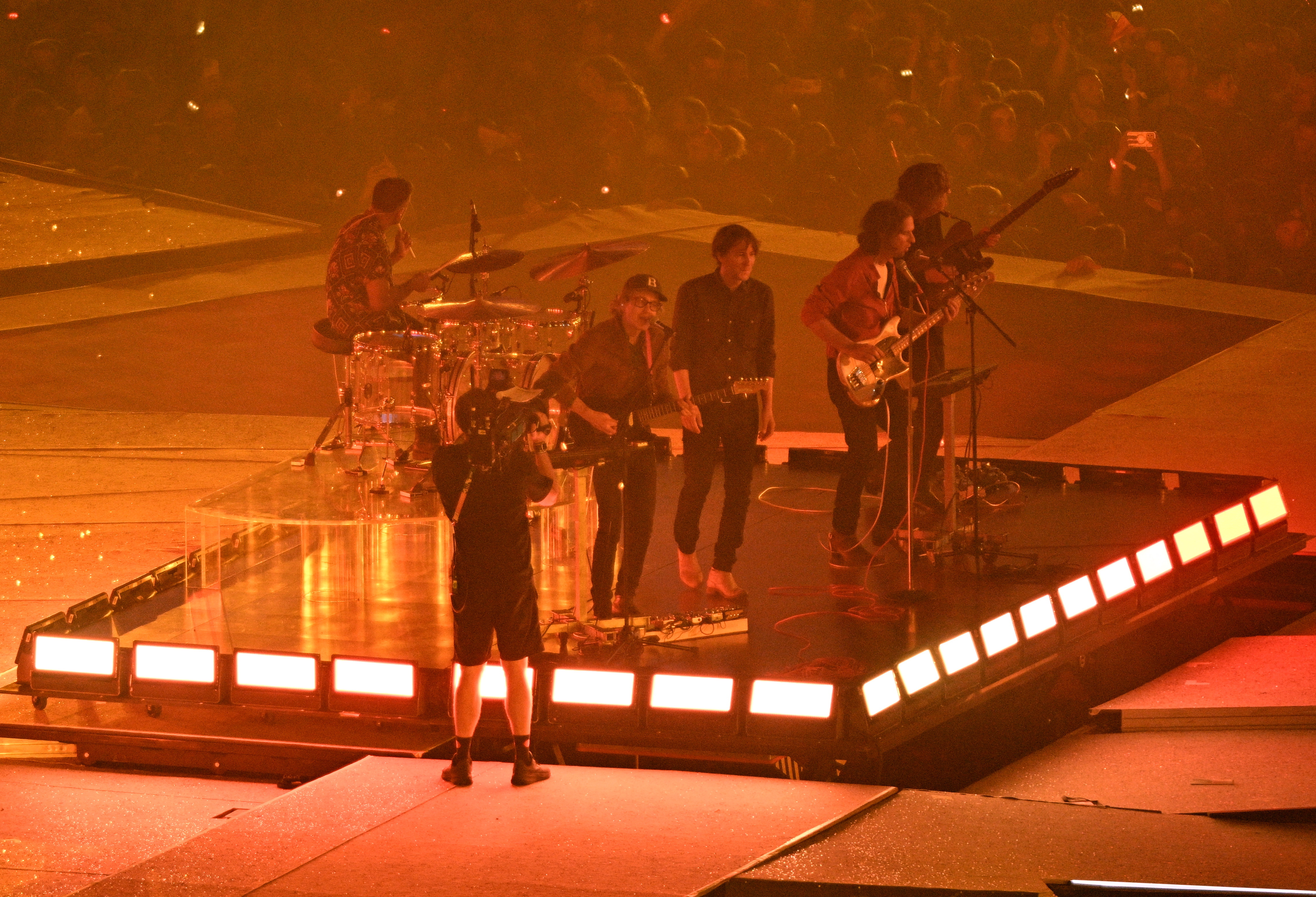 Paris (France), 11/08/2024.- French band Phoenix performs during the Closing Ceremony of the Paris 2024 Olympic Games at the Stade de France Stadium in Paris, France, 11 August 2024. (Francia, Fénix) EFE/EPA/CAROLINE BLUMBERG