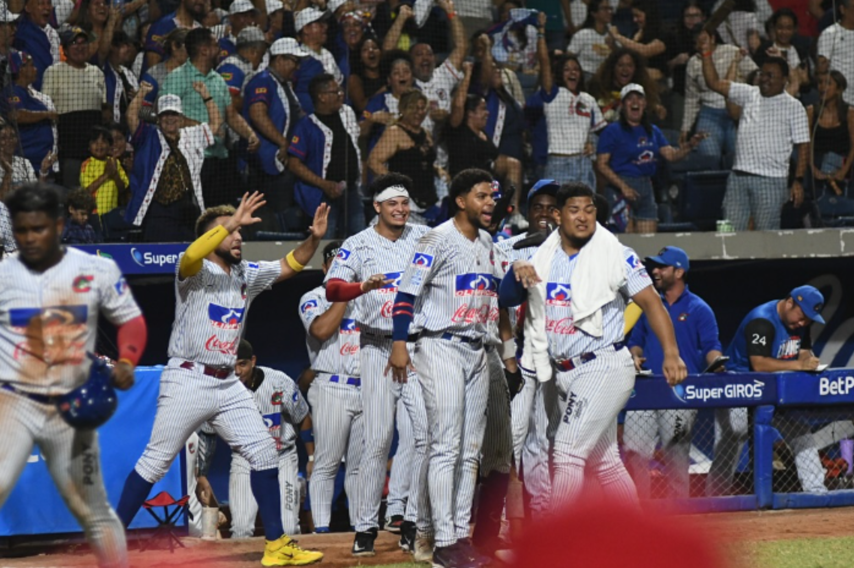 Caimanes se salvó en Montería y extendió la final del béisbol al sexto juego