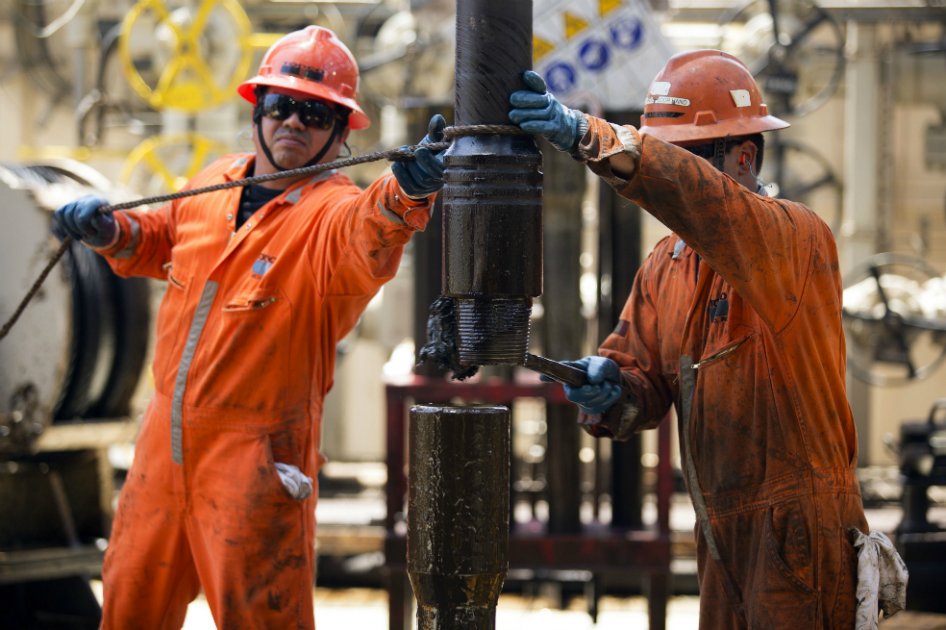 Éxito de subasta petrolera en México contrasta con vacilación de Pemex