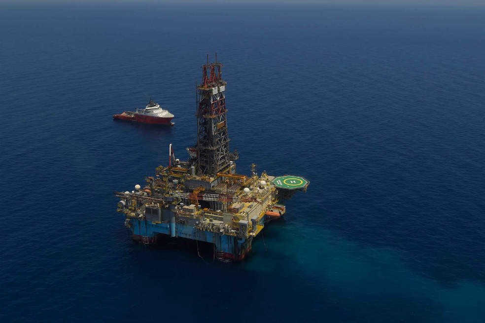 Santos y Minminas visitan pozo de gas costa afuera de La Guajira