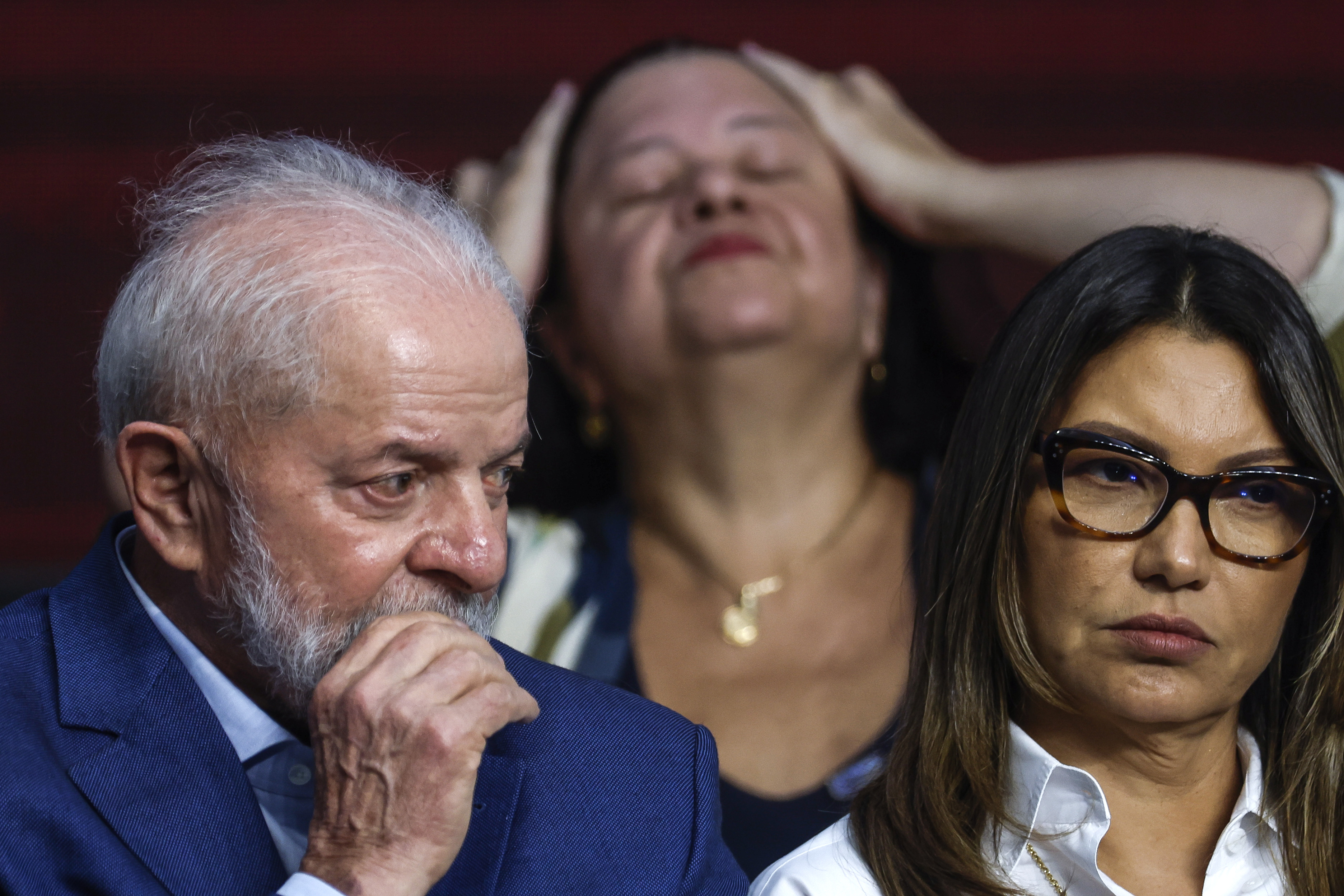 -FOTODELDÍA- BRA01. RÍO DE JANEIRO (BRASIL), 02/04/24.- El presidente de Brasil, Luiz Inácio Lula da Silva acompañado de la primera dama, Janja da Silva, participan este martes en la inauguración del primer curso de pregrado en el Instituto de Matemática Pura y Aplicada (Impa), en Río de Janeiro (Brasil). Lula defendió las inversiones en educación como forma de combatir el negacionismo. EFE/ Antonio Lacerda