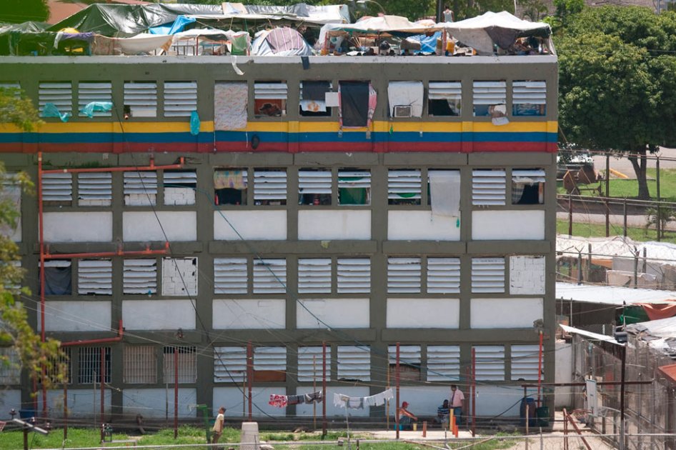 Enfrentamiento interno en cárcel de Venezuela dejó 24 muertos
