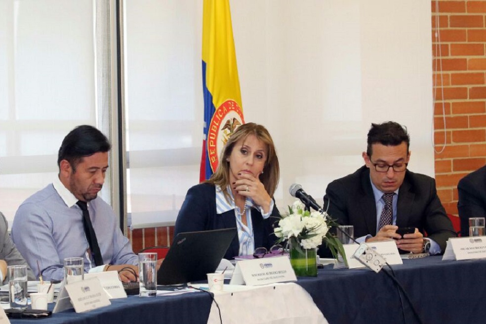 Subir $33.000 o más de $70.000 el salario mínimo, esa es la cuestión