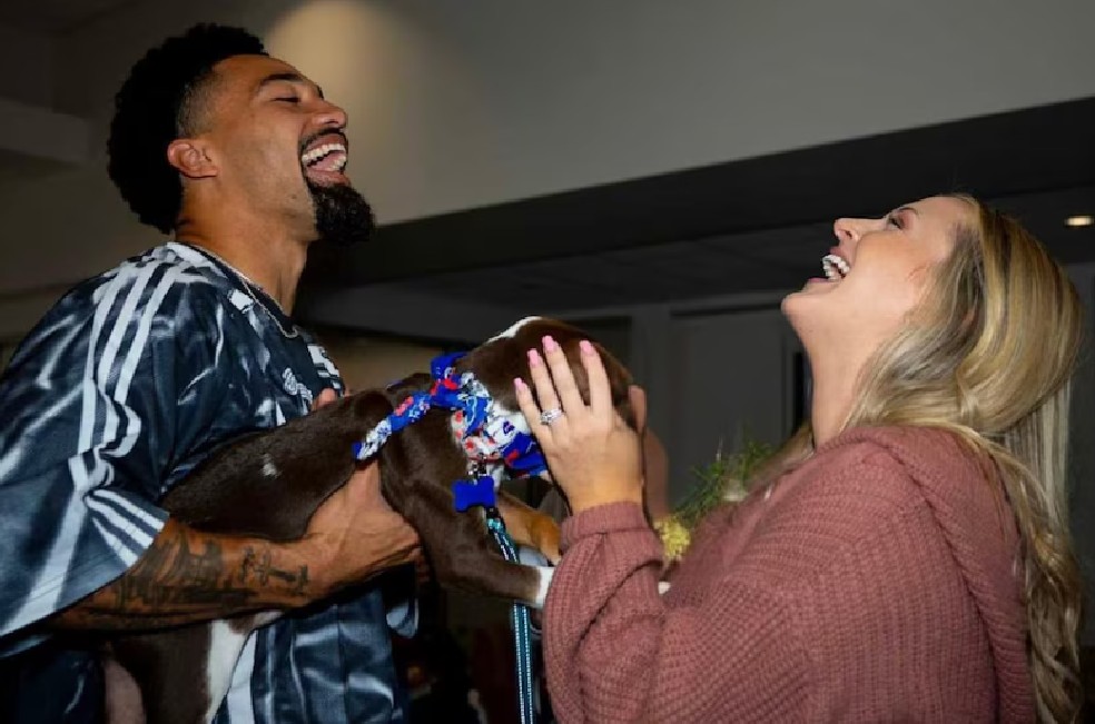 Jugador de la NFL evita la eutanasia de 19 perros: así lo logró