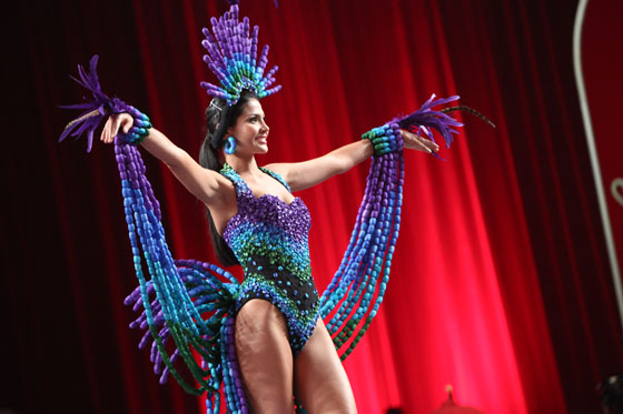 Así lucieron las reinas en traje su traje artesanal
