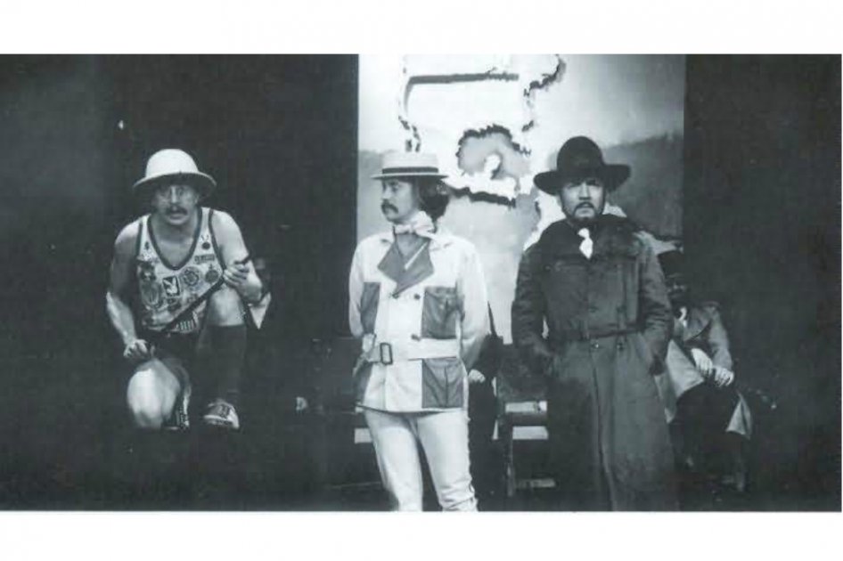 Escena de "I took Panamá". / Foto: Jaime Valbuena. Teatro Popular de Bogotá, 25 años: Centro de Artes Dramáticas y Audiovisuales; 1968 -1993. Catálogo del TPB. 1993 Produgraf Ltda. 