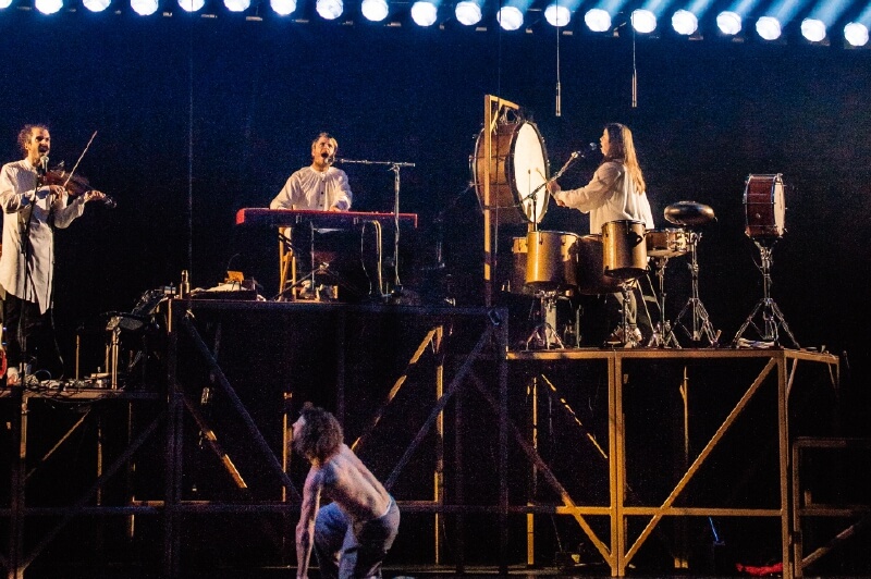 Cirque Alfonse, acrobacias entre lo divino y lo profano