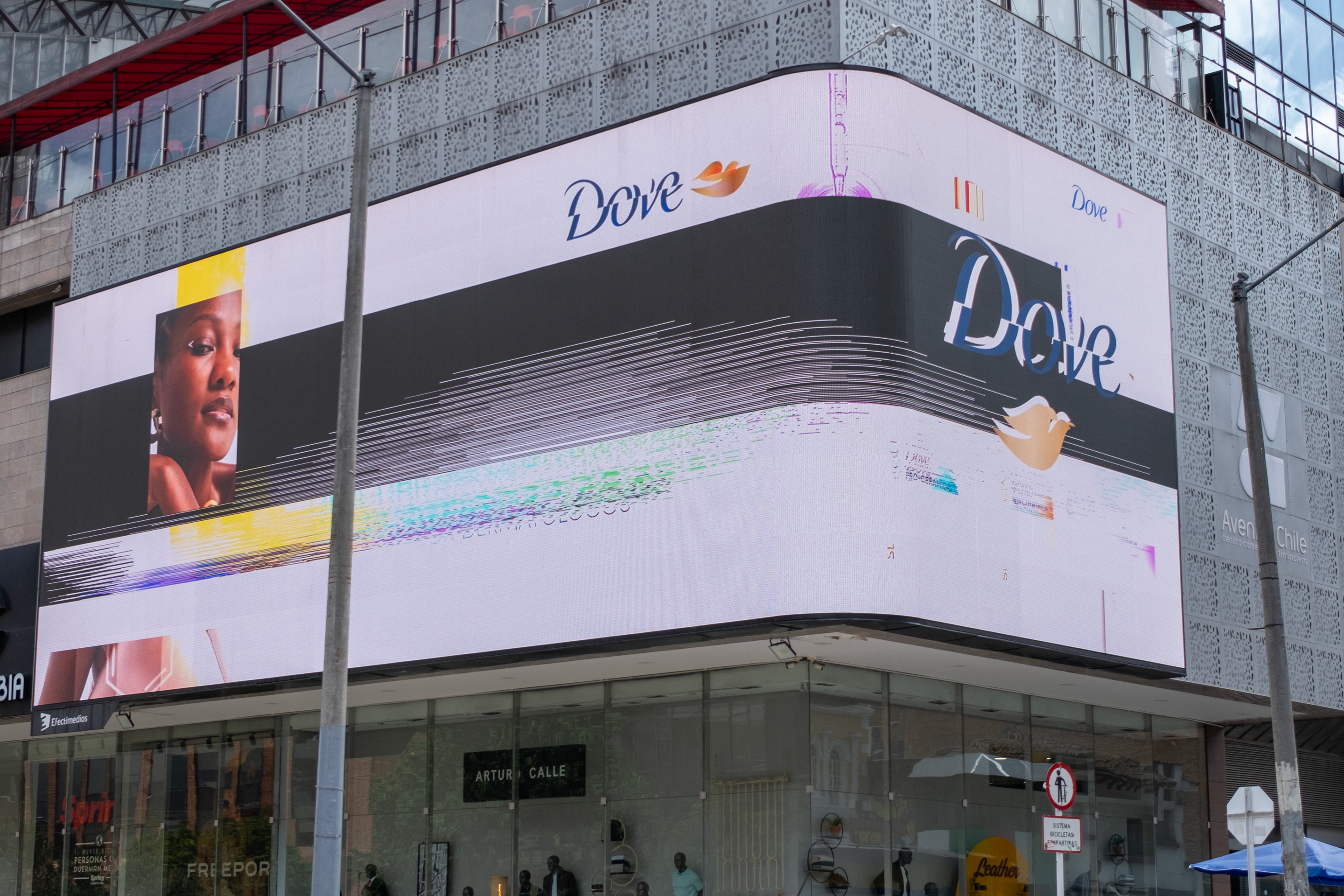Una imagen publicitaria de Dove genera debate en redes sociales