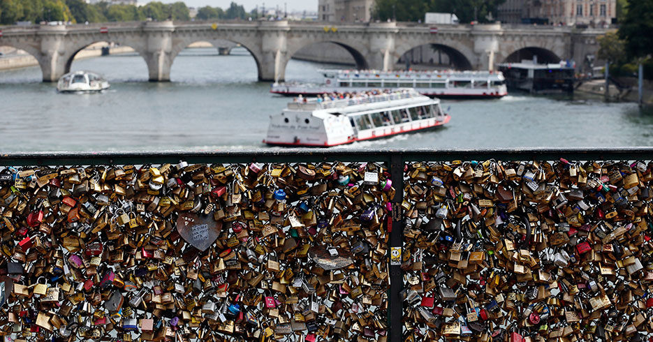 Selfies reemplazan los famosos candados del amor en París