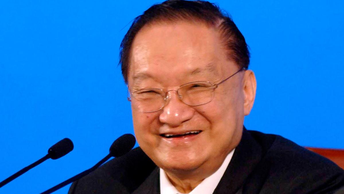 Muere Jin Yong, el escritor chino más popular del género de artes marciales