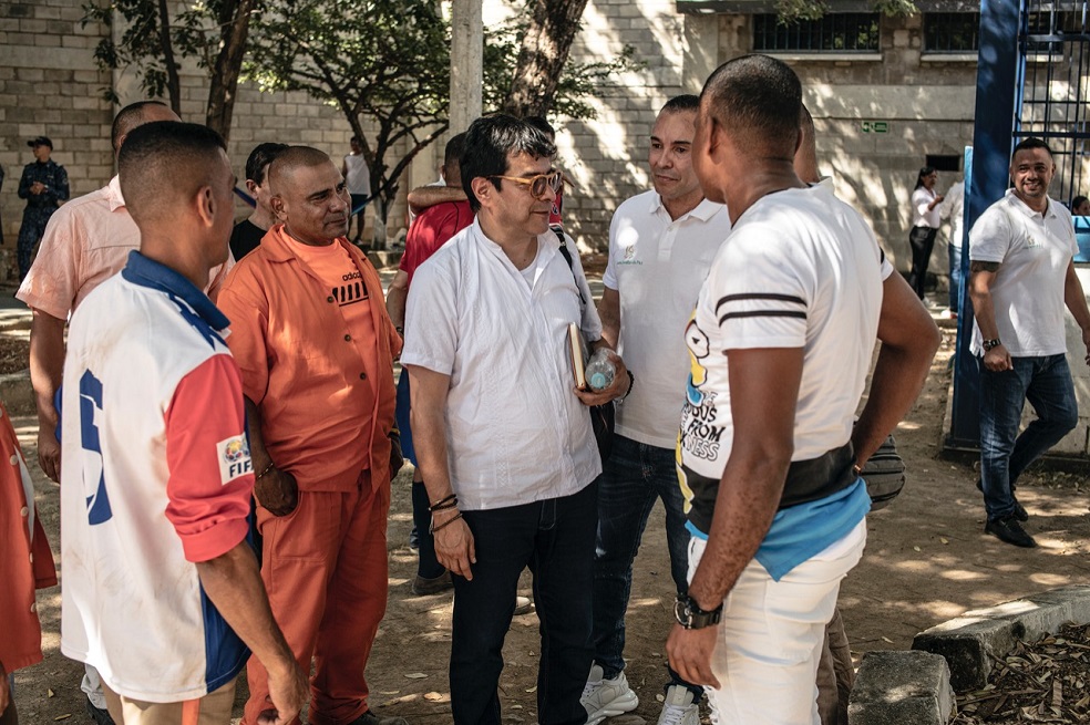 El comisionado de Paz Danilo Rueda asistió al encuentro y ha acompañado la creación de la mesa de paz de la cárcel Tramacúa.