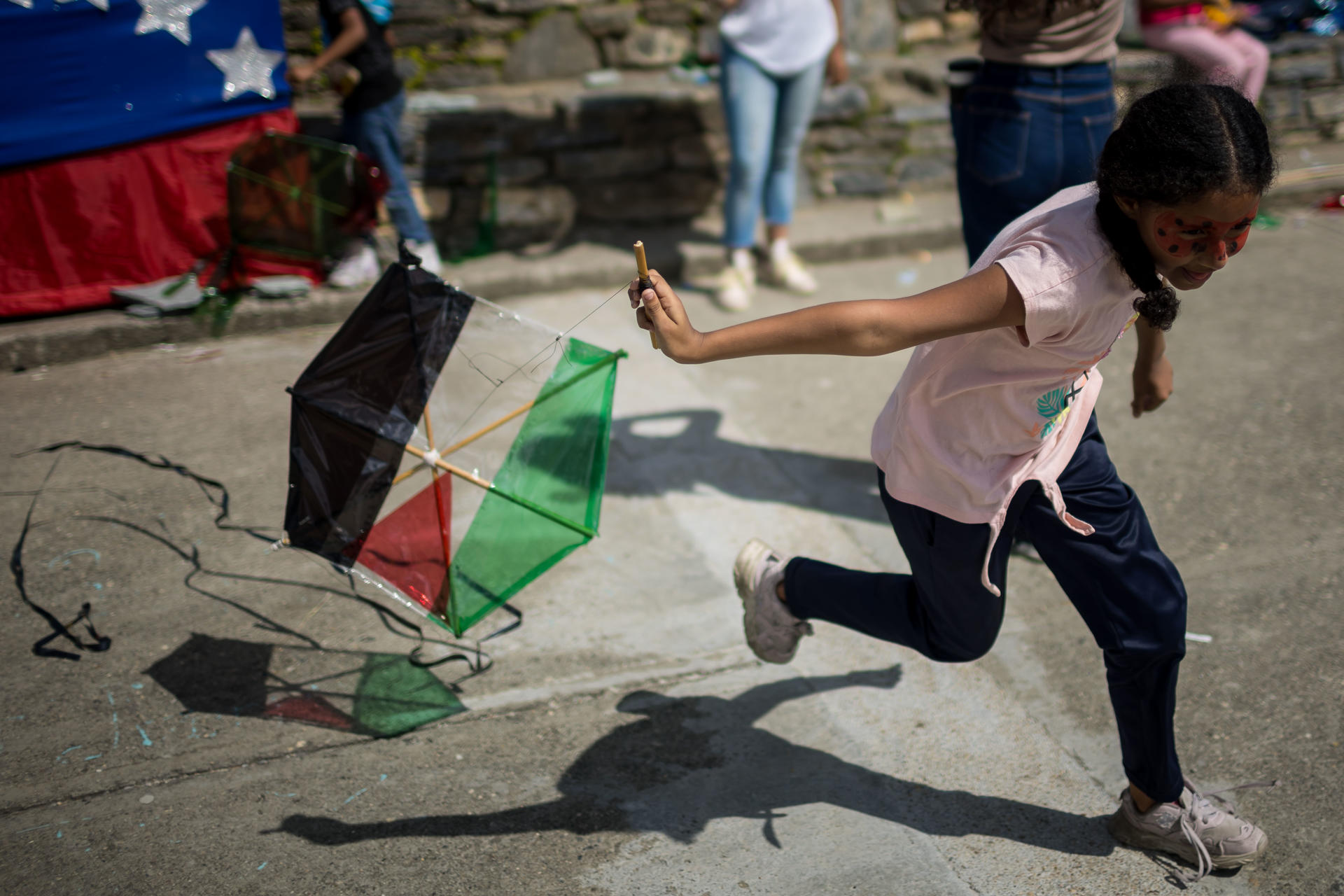 Cometas lanzadas por niños desatan amenazas de Israel de ampliar su ofensiva en Gaza