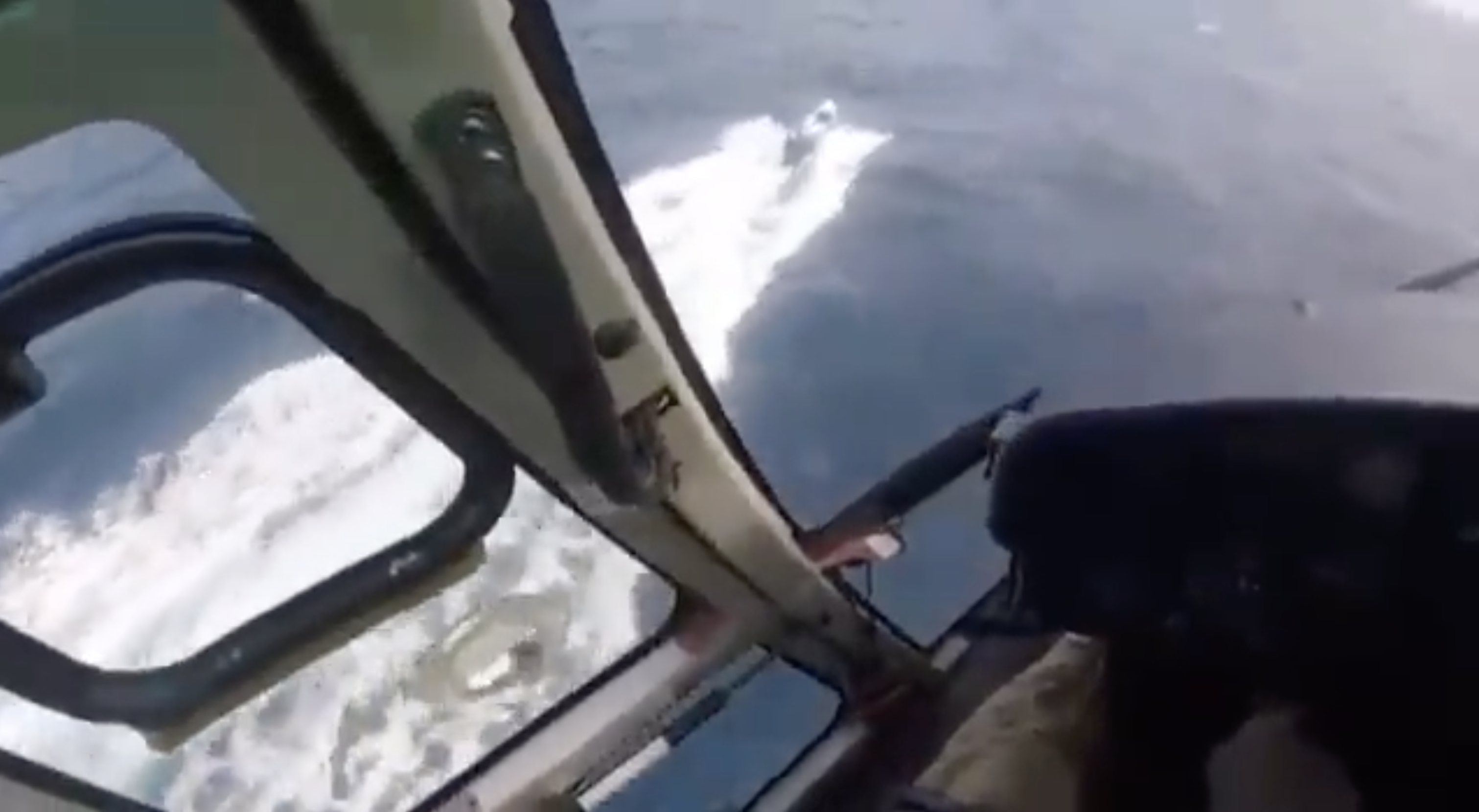 Helicóptero persigue embarcación con 600 kilos de cocaína en el mar Caribe