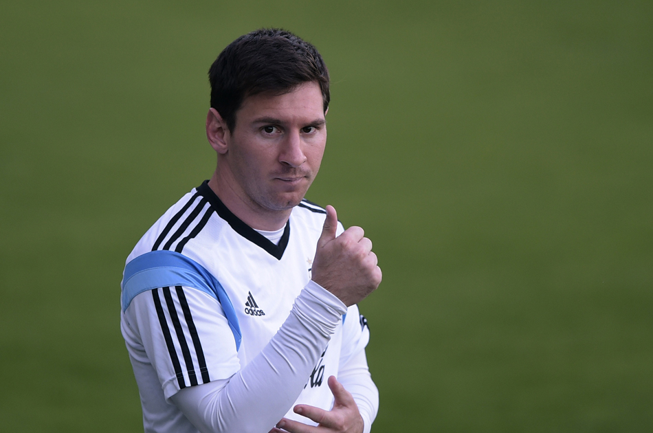 Lionel Messi se defiende ante la polémica por ignorar a un niño