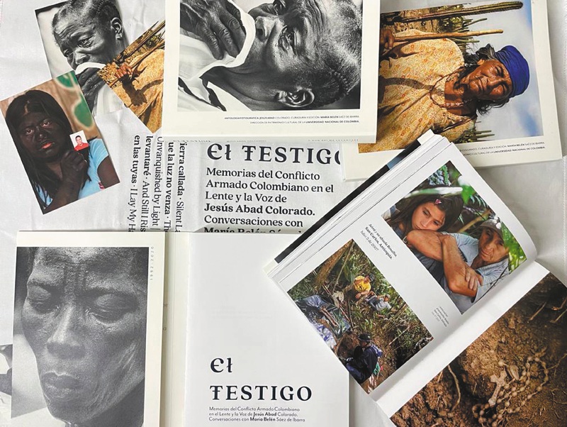 En las contraportadas de los libros están los retratos de cuatro mujeres afro e indígenas. / Julián Arango