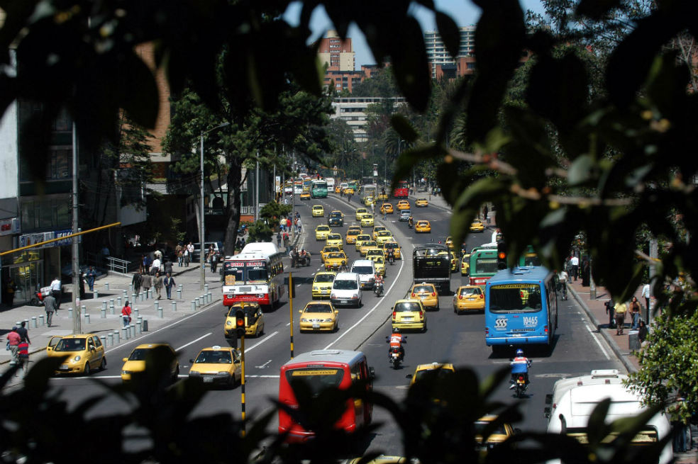 Proponen carril exclusivo para usar el carro compartido en Bogotá