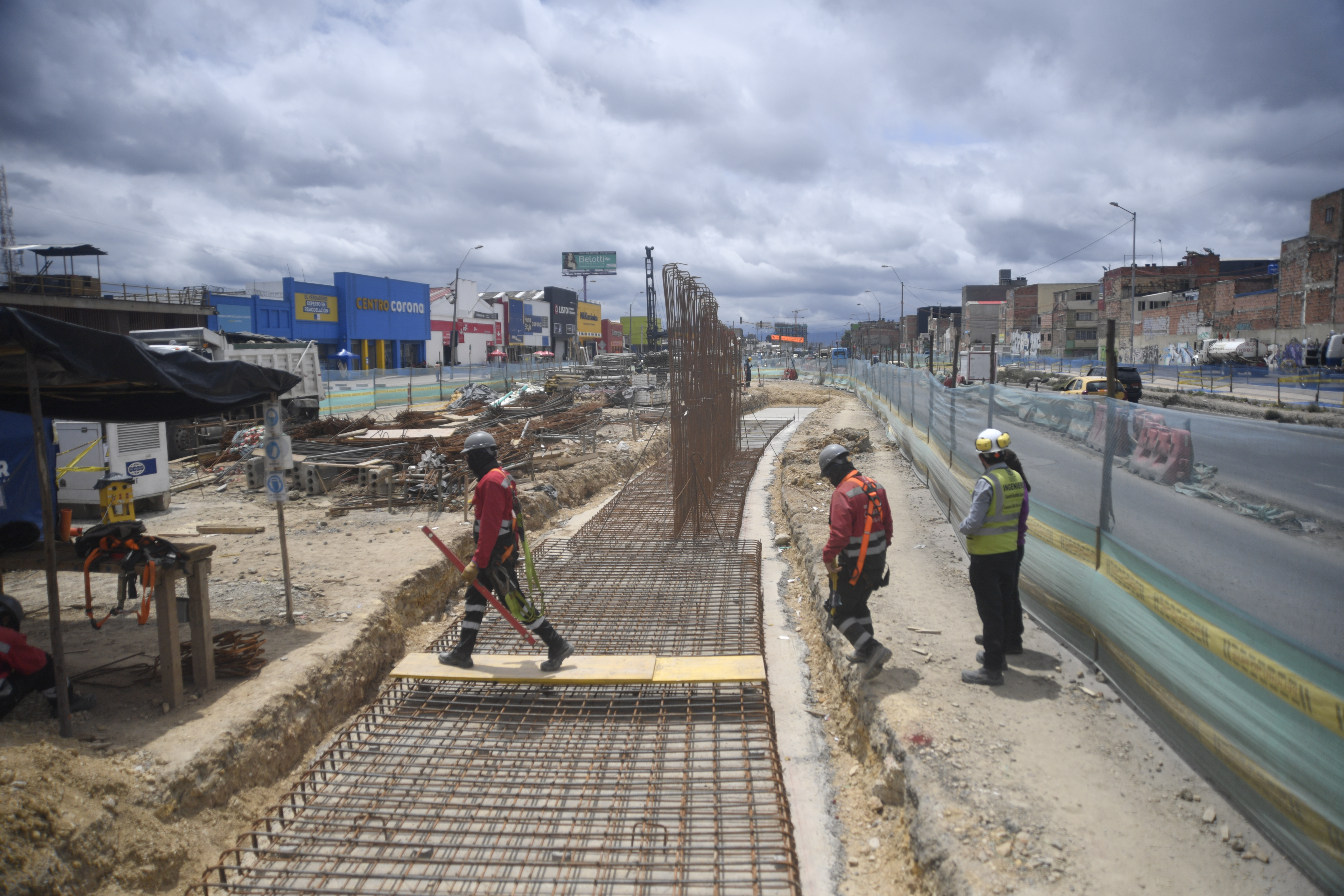 Insoportable trancón y la espera del nuevo puente de Venecia