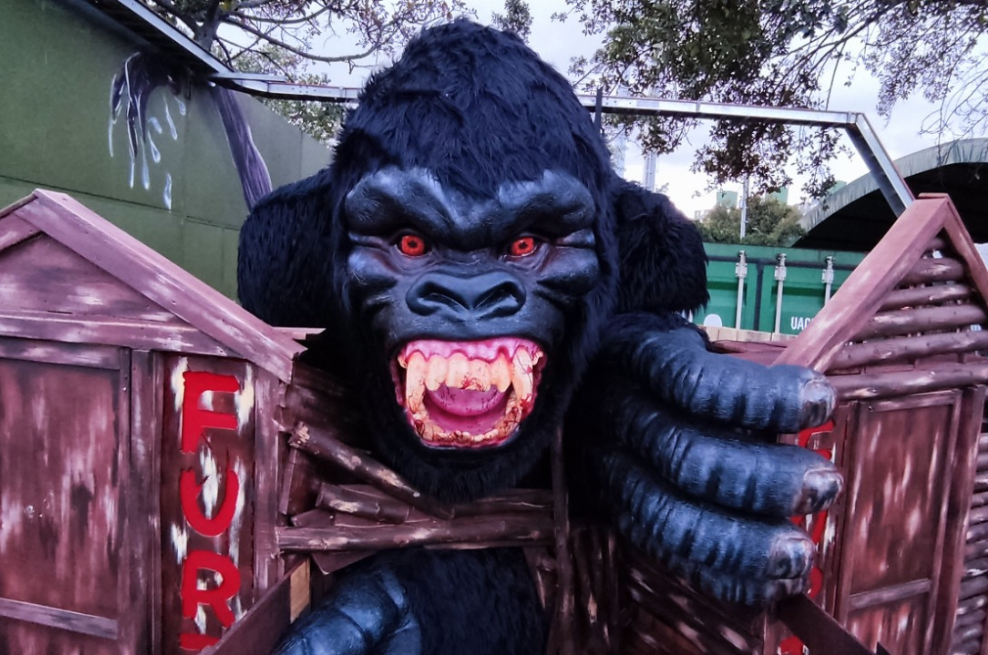 La experiencia contará con cinco estaciones de terror, Búnker Psicópata, Cementerio Zombi, Furia, Fobia e infierno.