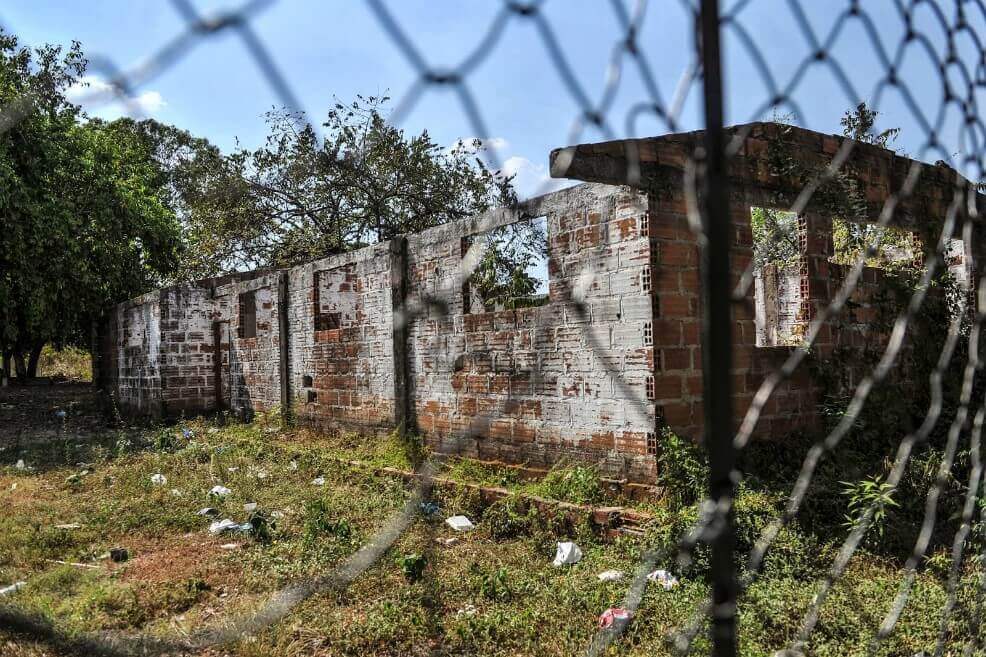 Más de siete mil aulas de colegios con serios problemas de ejecución