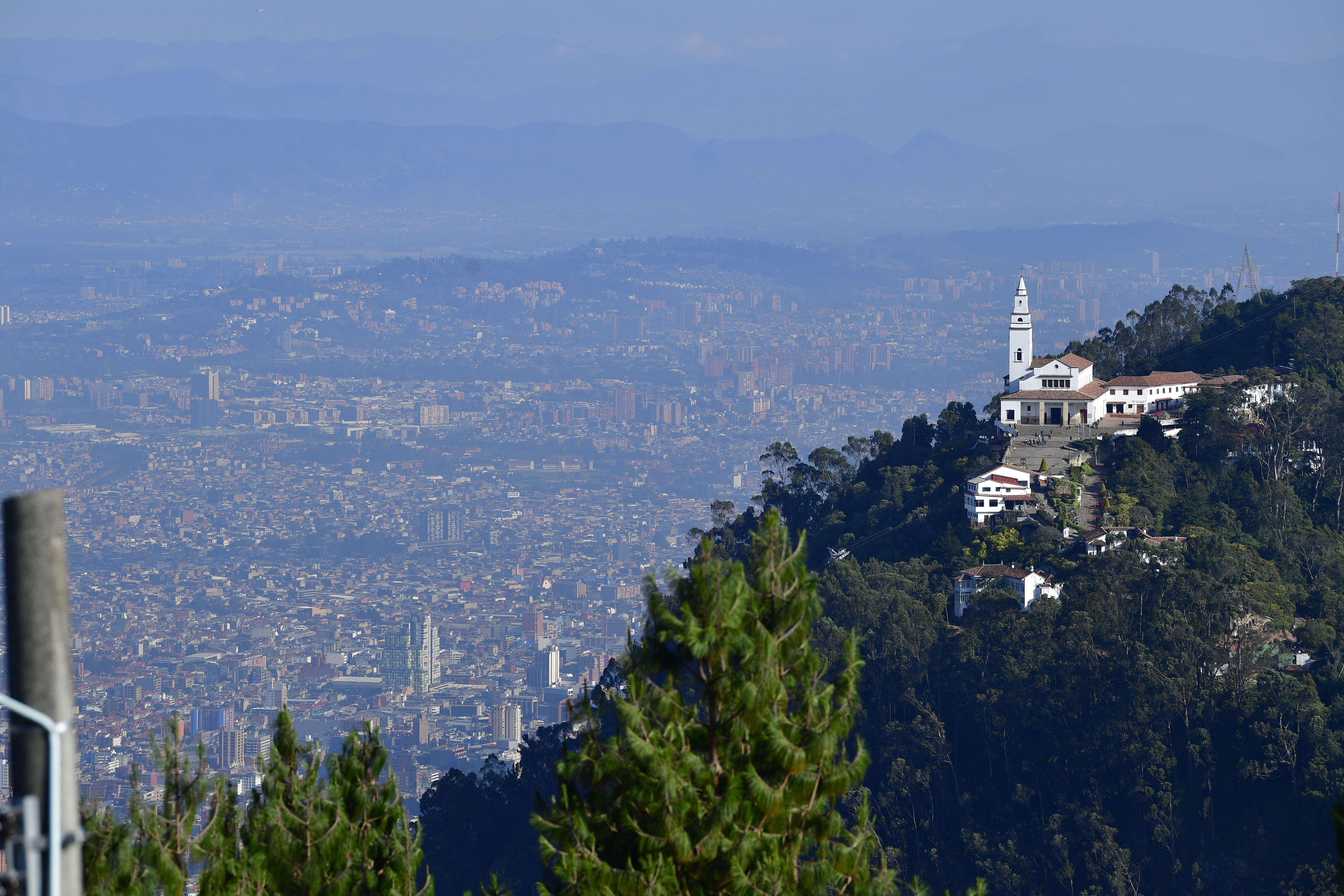 Aspectos generales de la ciudad de Bogotá entre ellas el centro de la ciudad y Monserrate