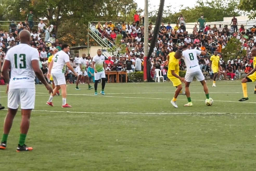 Las estrellas de fútbol de Urabá jugaron por la paz