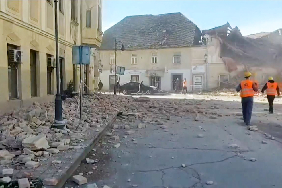 El terremoto de 6,2 grados de magnitud en la escala de Richter que este martes sacudió la ciudad de Petrinja, en el centro de Croacia, ha causado un número indeterminado de muertos, entre ellos una niña, y heridos, informó el alcalde local, Darinko Dumbovic, a la emisora de Radio Croacia.
