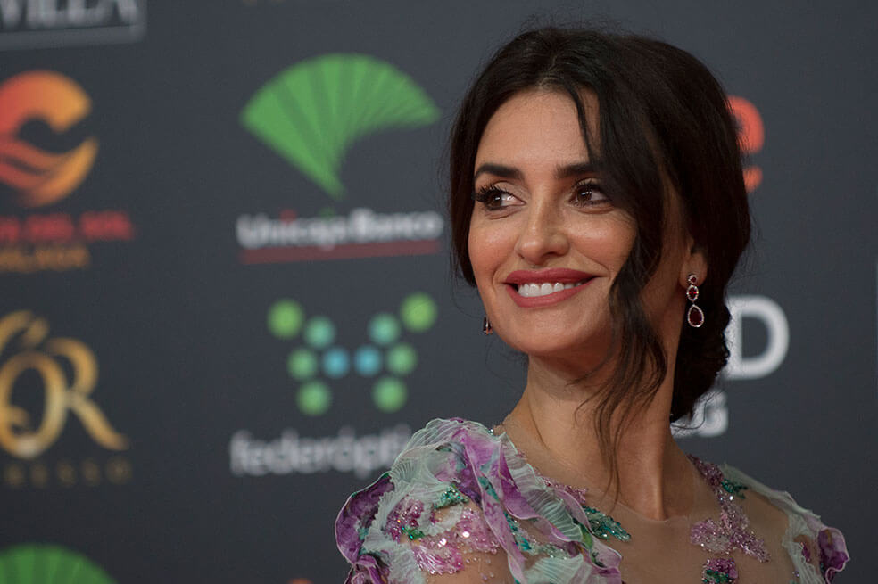 Penélope Cruz deslumbra en la alfombra roja de los Goya 2020