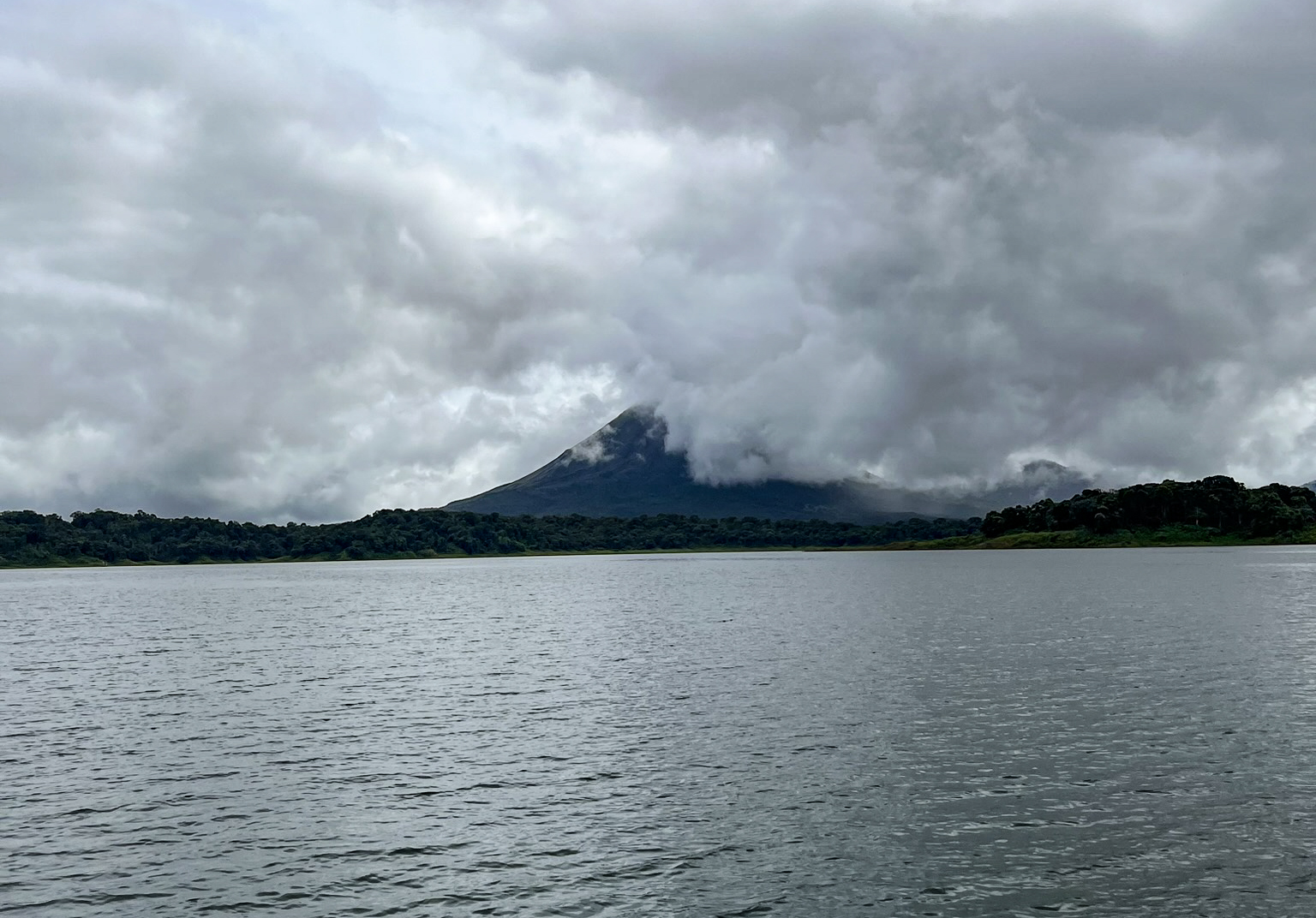 LAGO ARENAL COSTA RICA