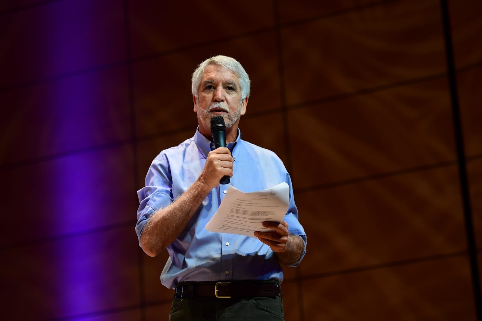 Enrique Peñalosa ingresó a urgencias por COVID-19