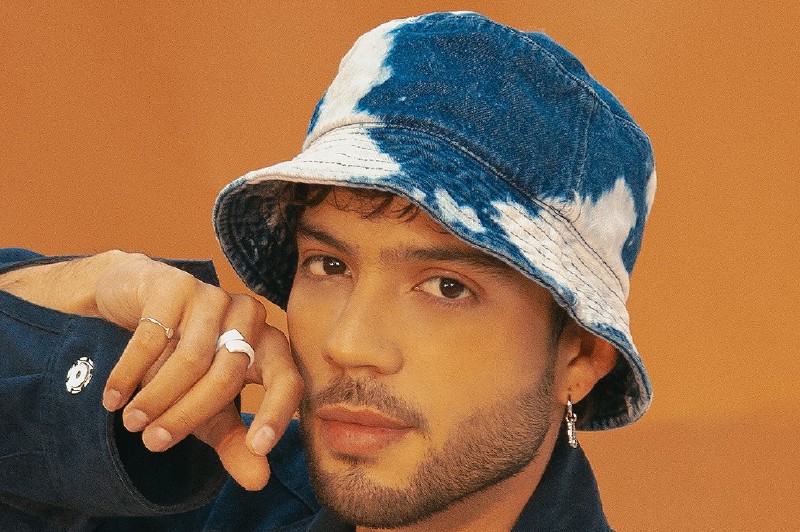 El actor colombiano habla de "Rebelde", la serie que lo llevó a trabajar en Netflix, un proyecto que le permite combinar sus dos pasiones: el canto y la actuación. / Cortesía