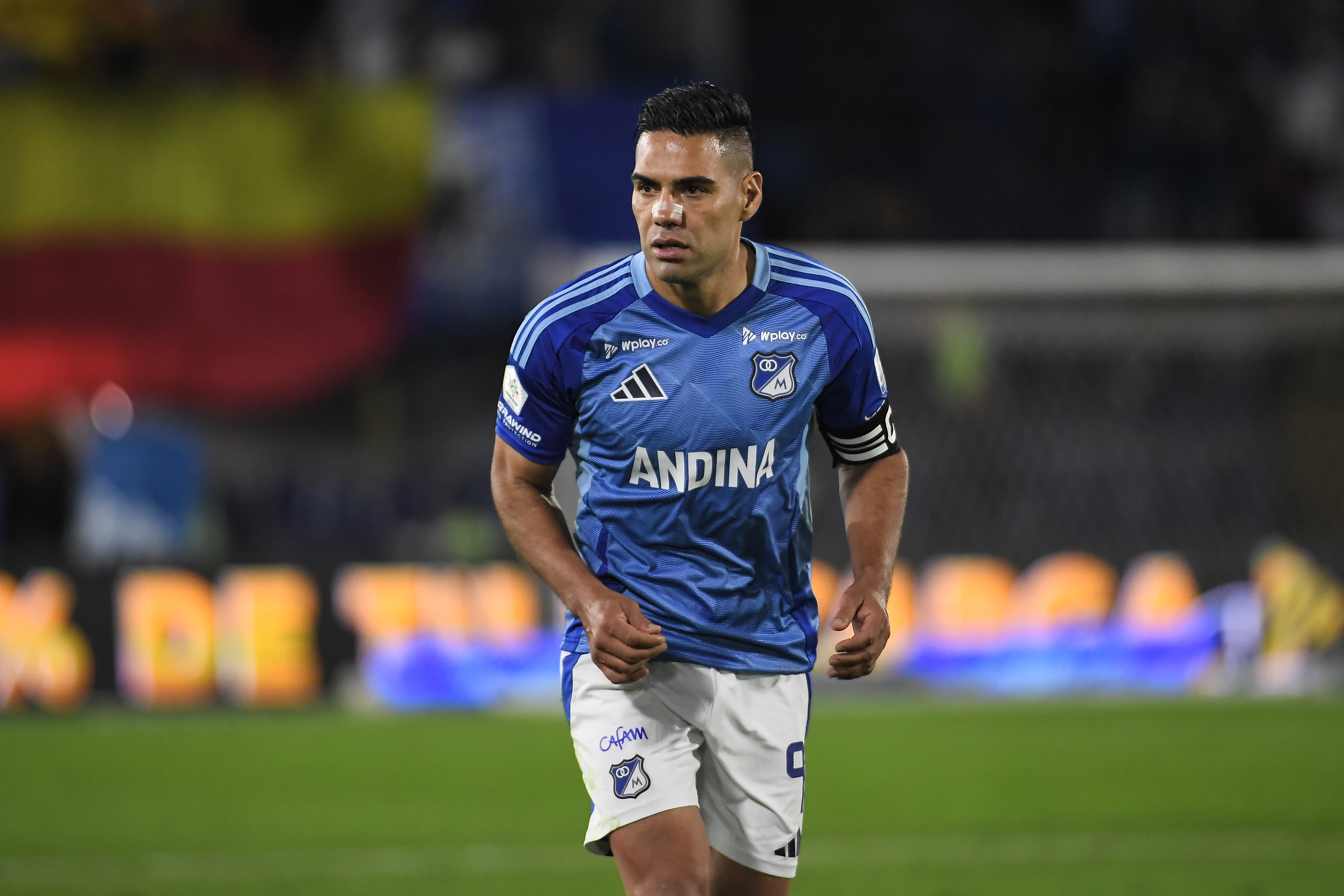 Jugador de Millonarios durante el compromiso ante Atlético Nacional en el Estadio El Campin de Bogotá