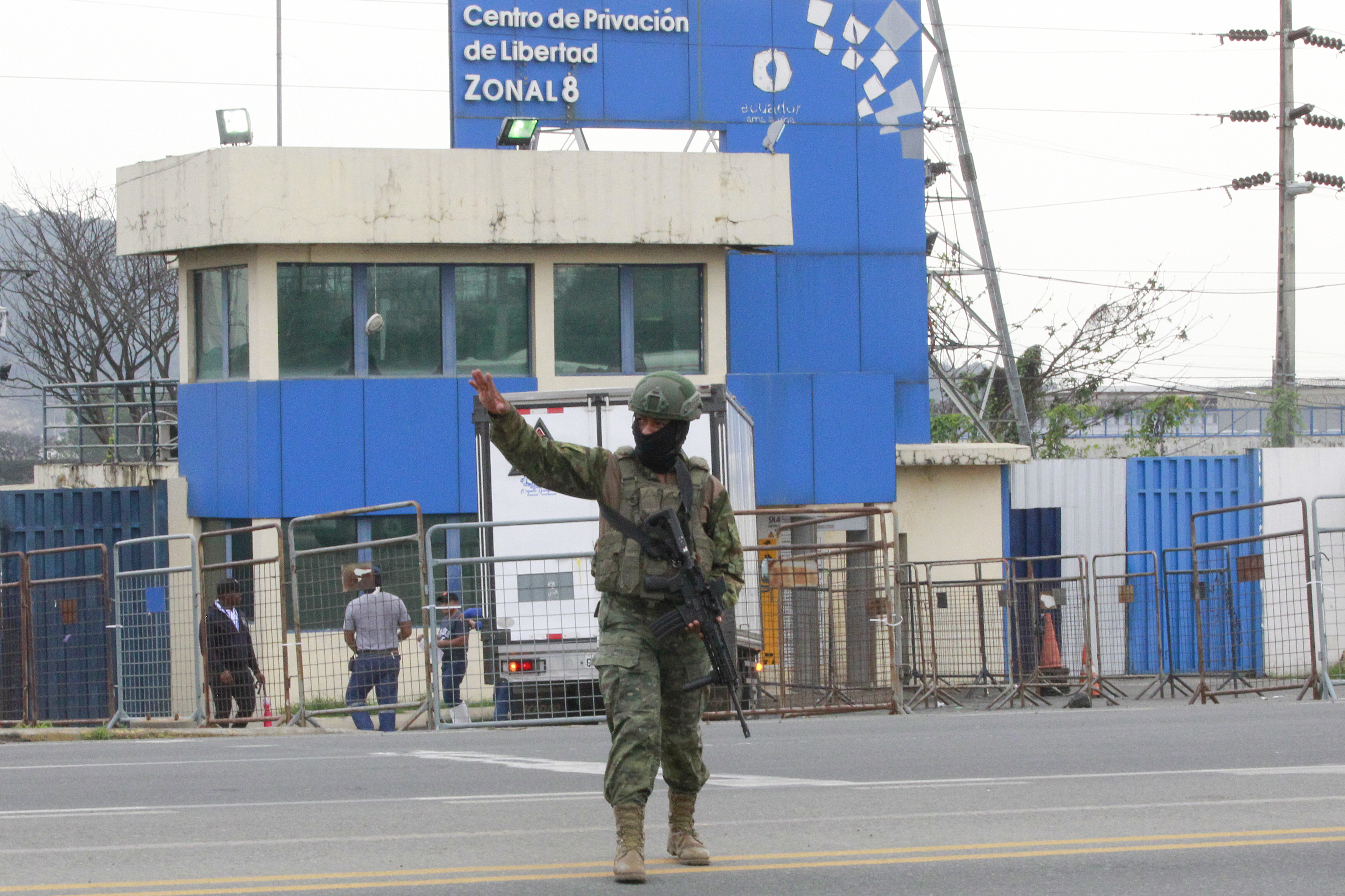 Liberan a 41 rehenes en cárceles de Ecuador; 136 siguen secuestrados