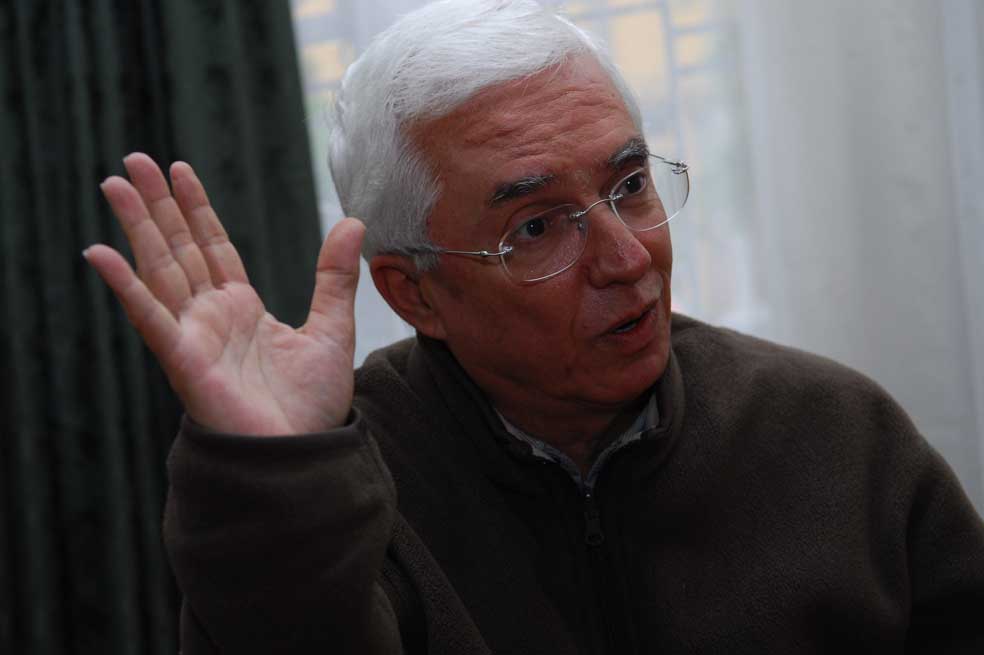 «Urge renegociar los TLC»