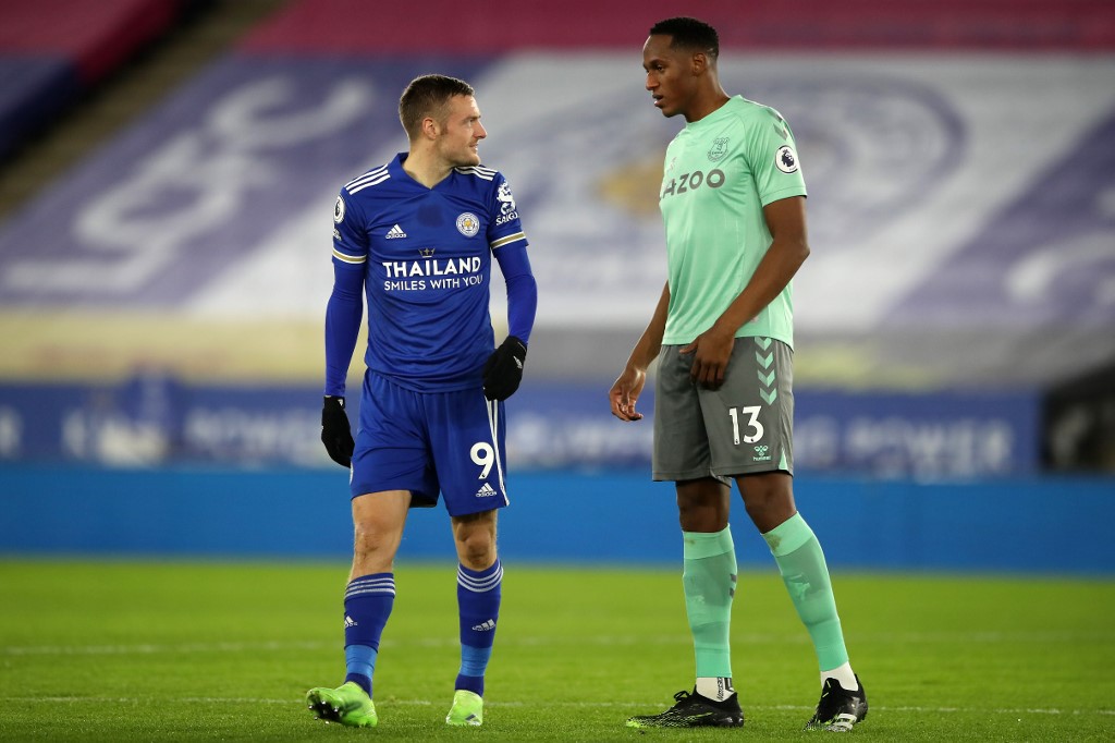 Con Yerry Mina y sin James (lesionado), Everton ganó en casa de Leicester