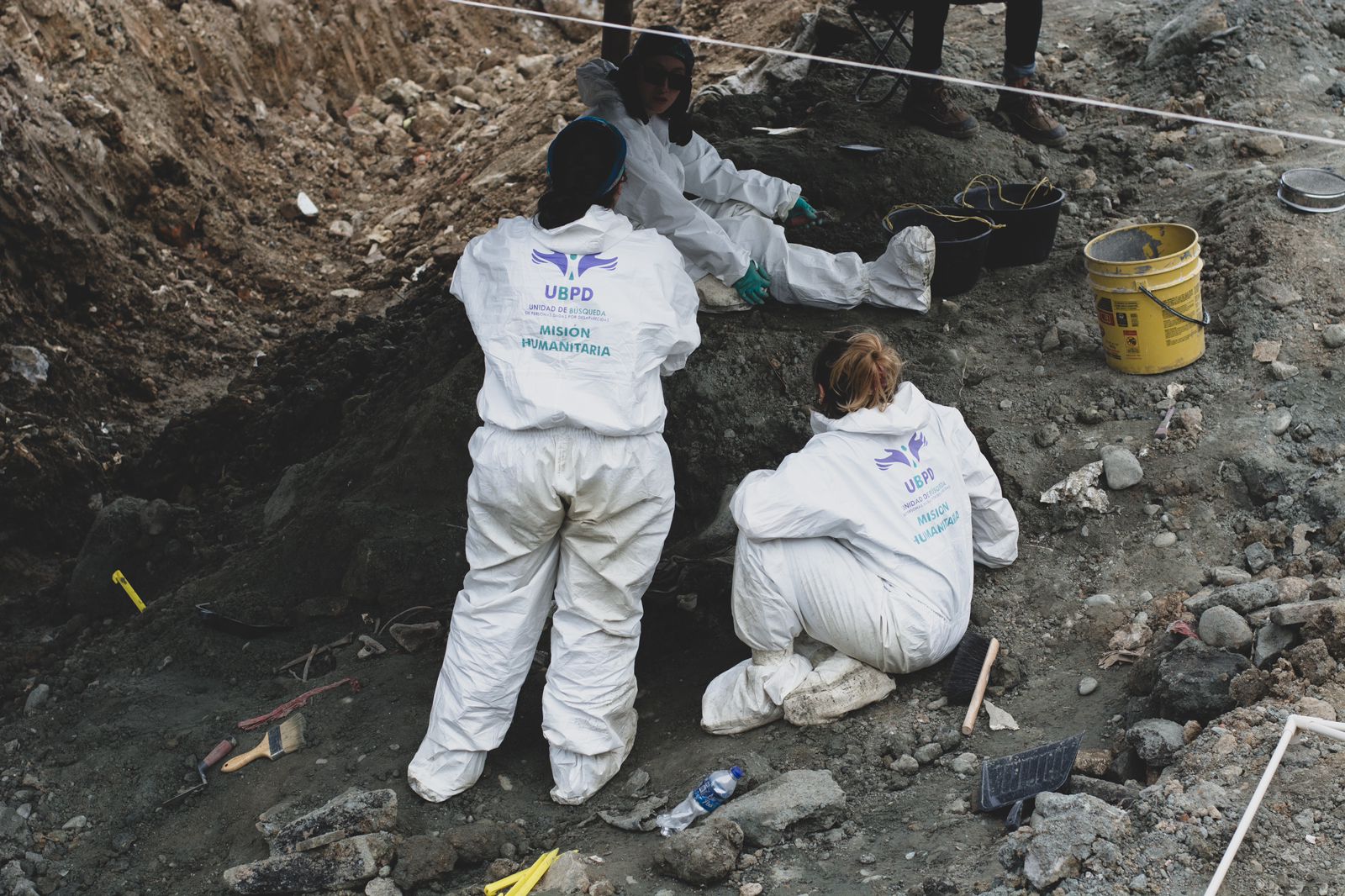 Clara Betancur y Andra Gómez forman parte del grupo especializado de la Unidad de Búsqueda que encontró esta semana restos humanos en La Escombrera de Medellín. Aquí seguían su labor como antropólogas forenses.